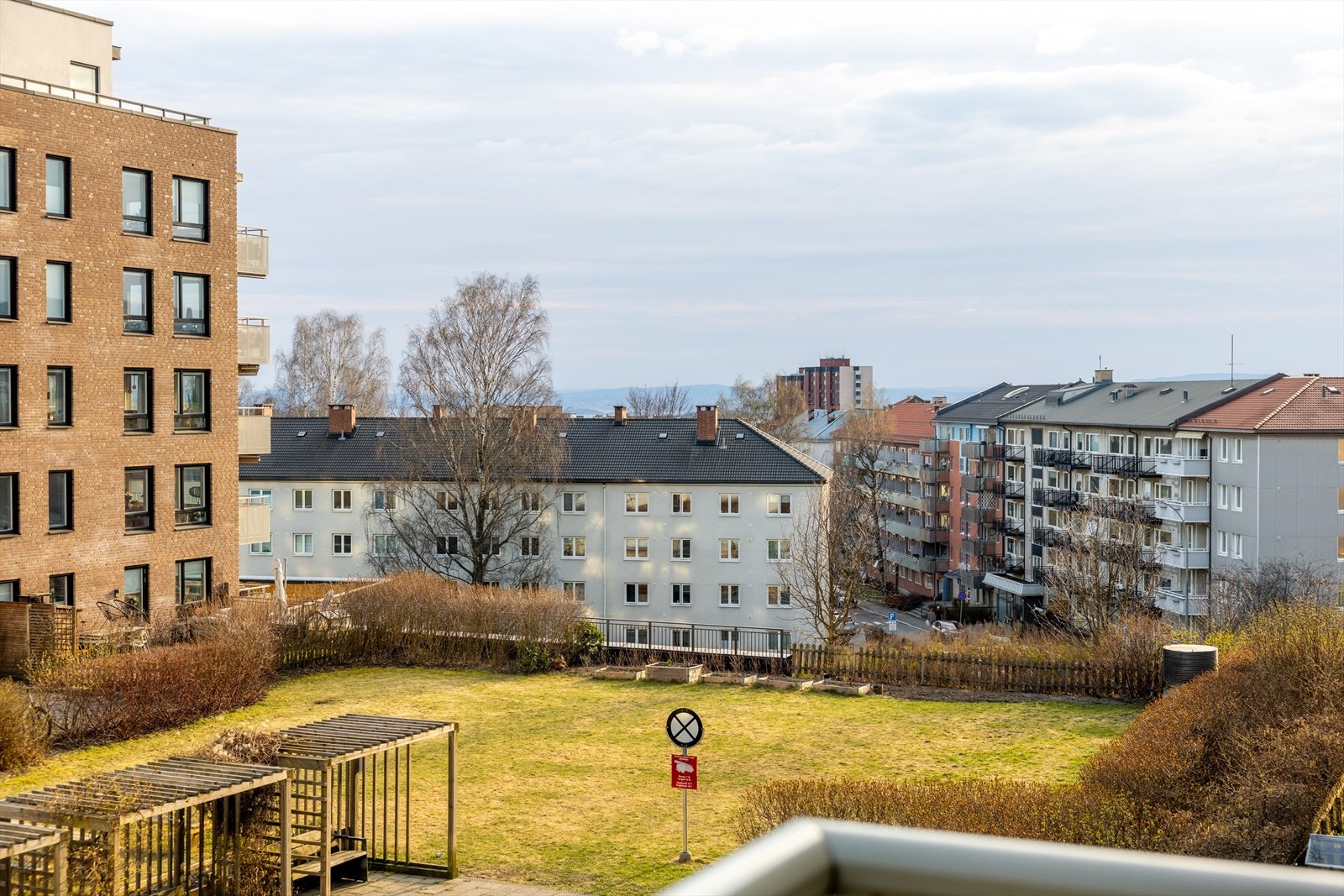God interne beliggenhet med flott utsyn fra balkongen. Galleribilde