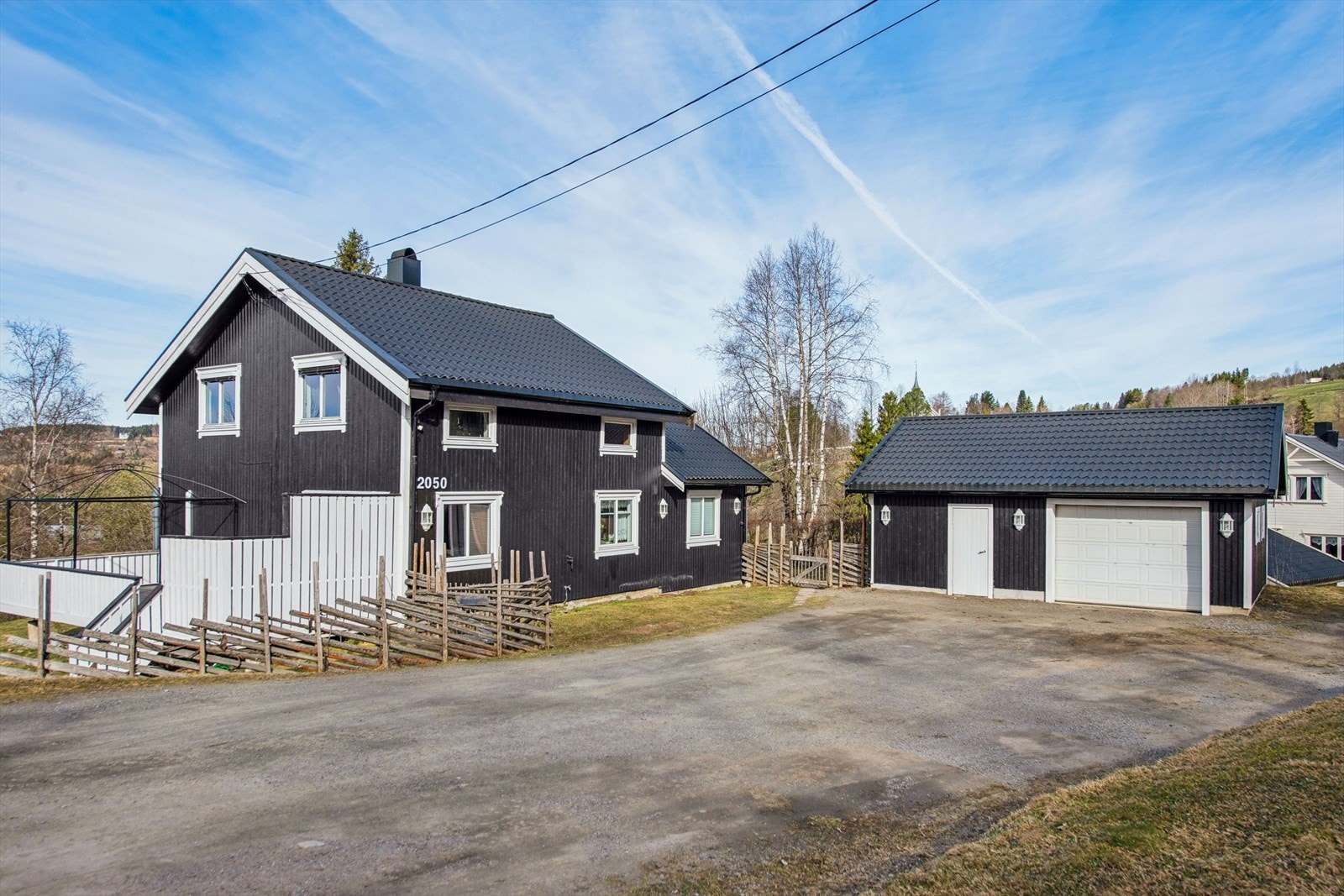 Enebolig fra 1911, vesentlig oppgradert med blant annet nytt kjøkken i 2024 og nytt tak i 2015. Galleribilde