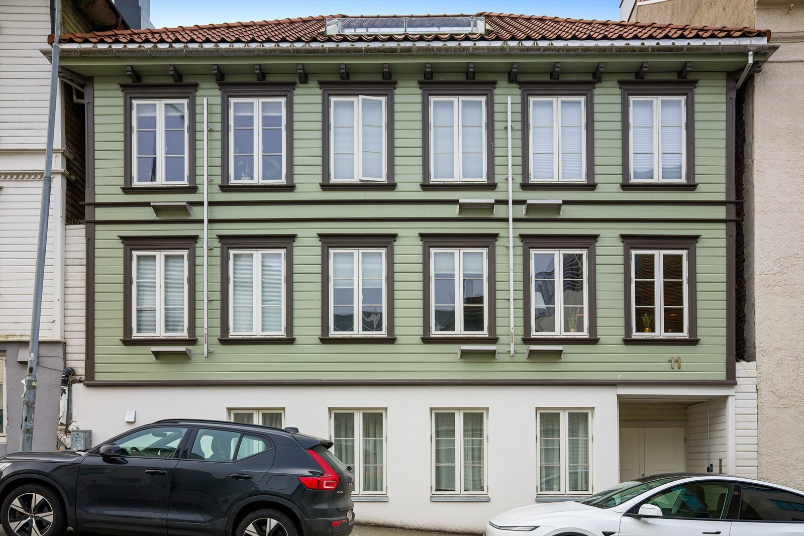 Bygget er et leilighetsbygg fra 1878, hvor fasader, grunnmur og vinduer ble oppgradert og etterisolert i 2022. Galleribilde