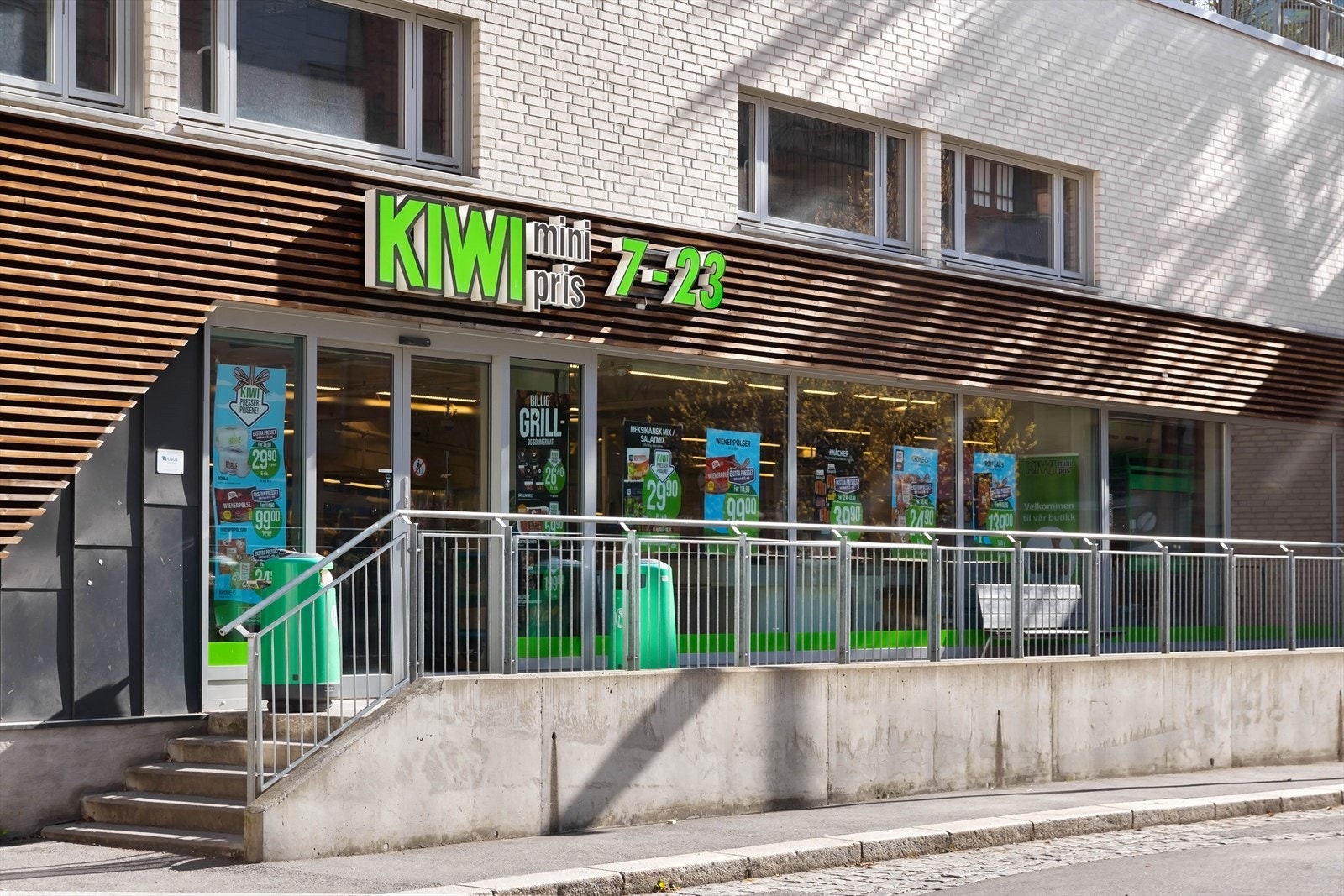 Dagligvarehandelen gjøres enkelt hos blant annet Coop Extra eller Kiwi, begge i kort gangavstand. Galleribilde