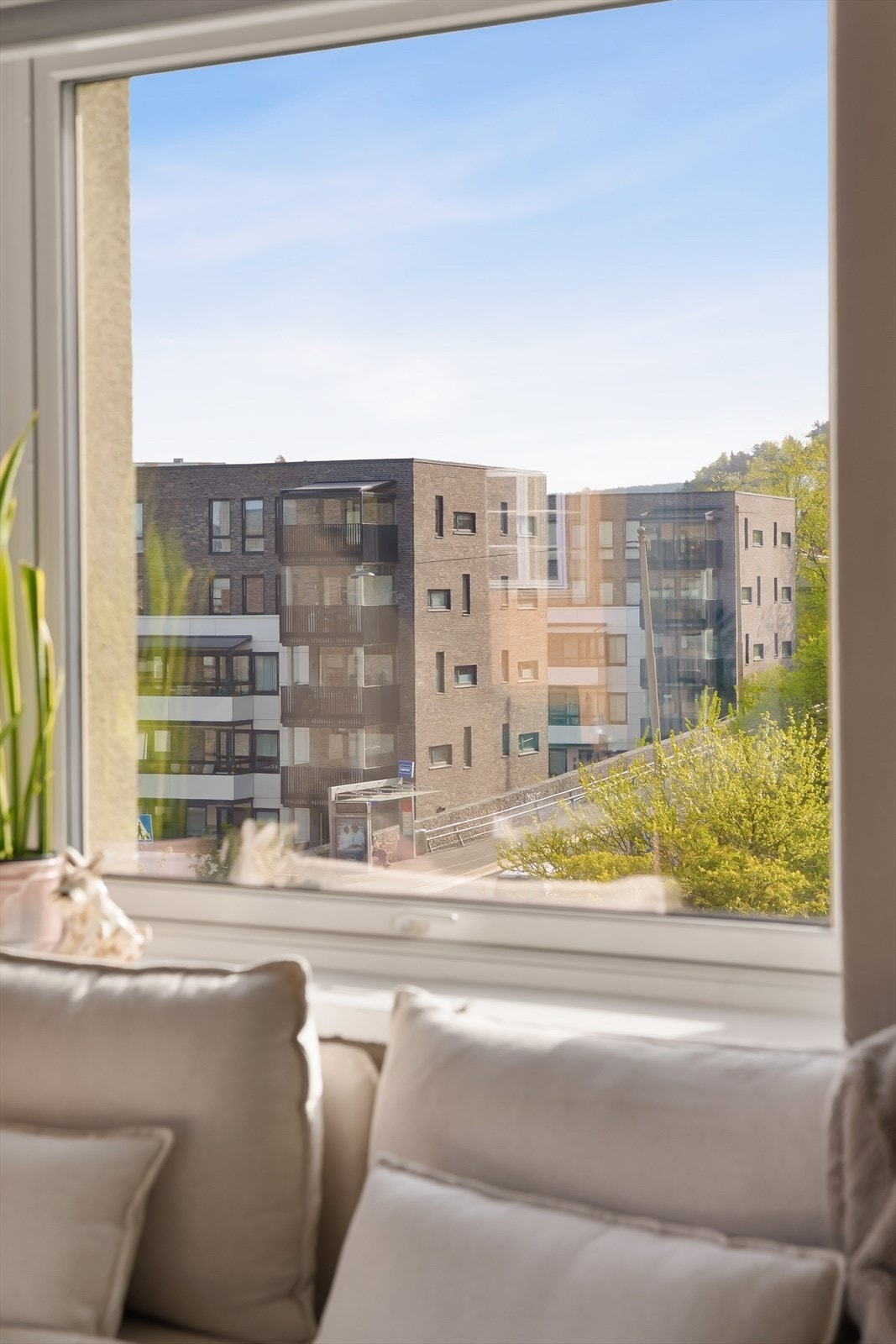 Fra stuen er det utsyn mot Kværnerbyen og de grønne, rolige omgivelsene. Galleribilde