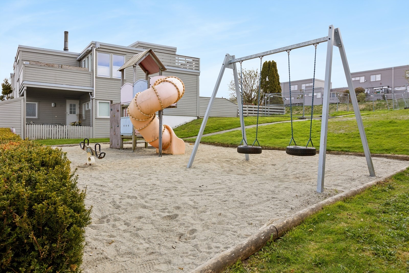 Borettslaget har fine lekeplasser og er tilrettelagt for barnefamilier. Galleribilde