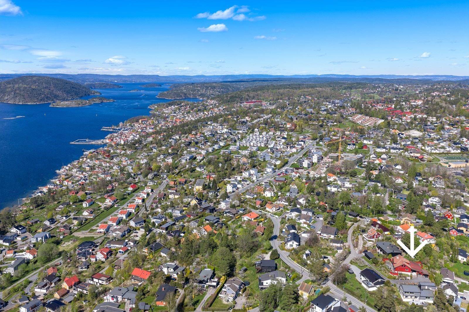 Fra eiendommen er det kort vei til skoler og barnehager. Sogsti skole ligger kun 600 meter unna. Galleribilde
