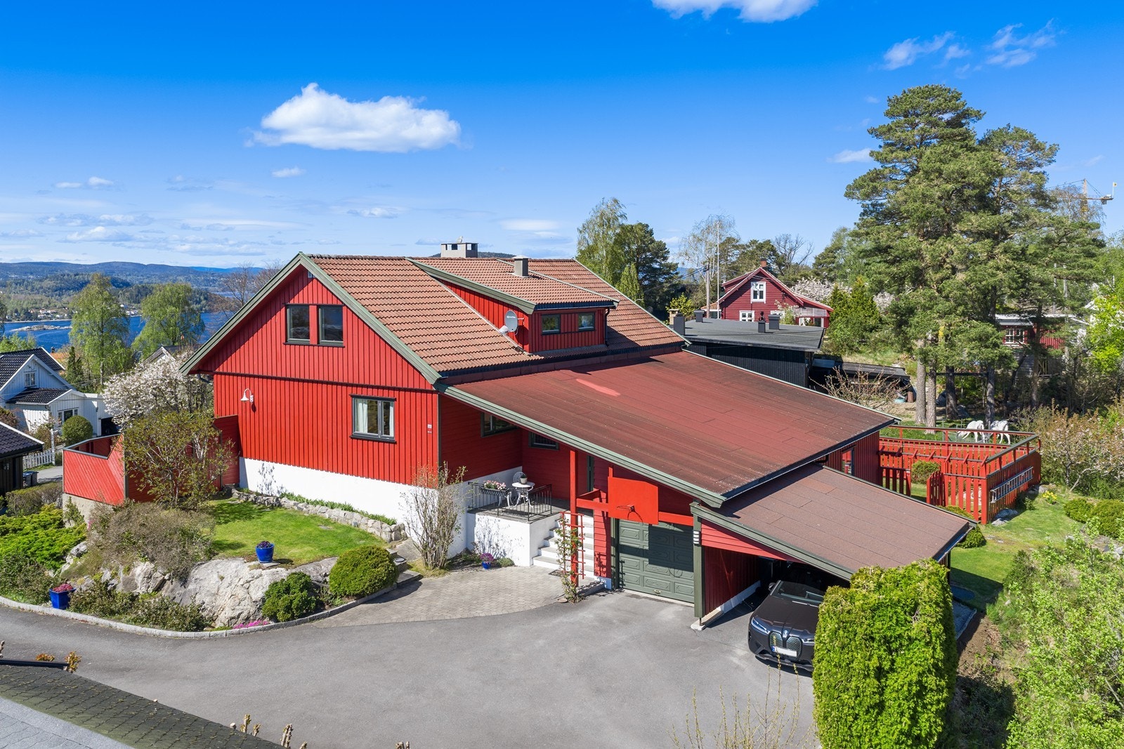 Eiendommen har en flott beliggenhet i et veletablert boligområde. Galleribilde
