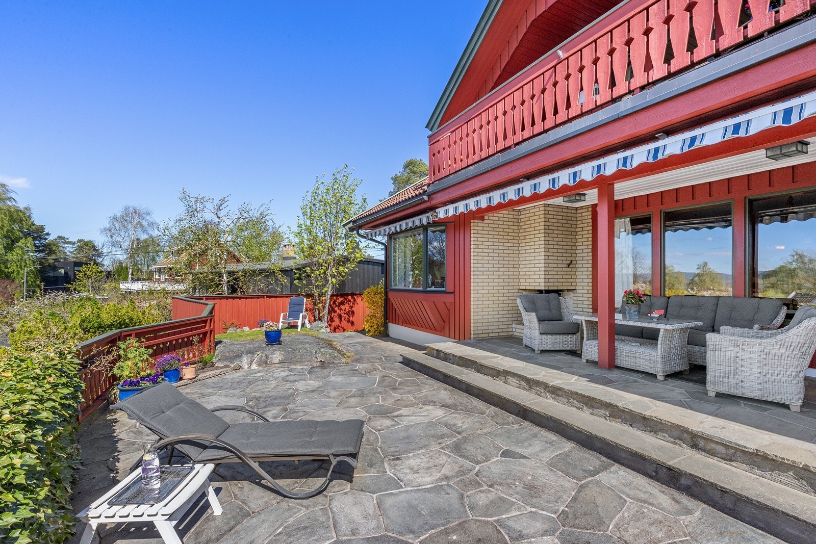 Fantastiske solforhold med lite innsyn og flott fjordutsikt. Galleribilde
