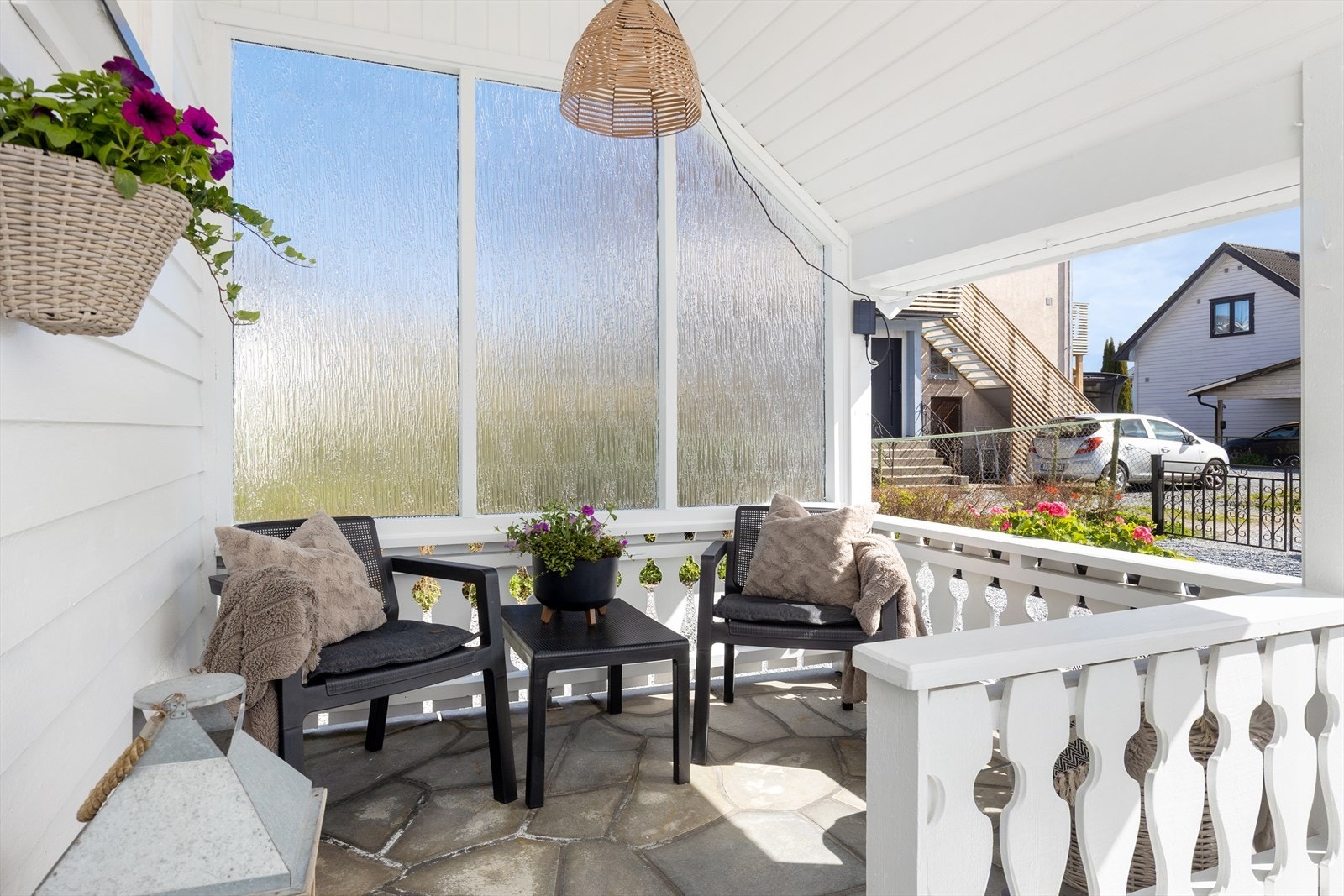 Ved inngangspartiet finner du en overbygd, sørvendt terrasse på 8 m². Galleribilde
