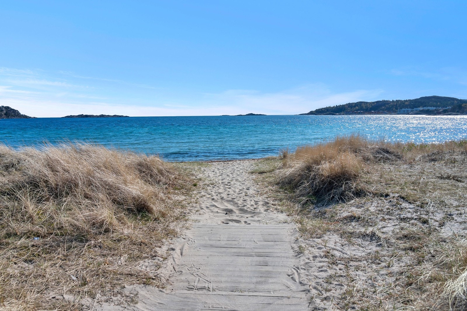 I området ligger det godt til rette for å oppleve i ekte sørlandsidyll i form av glitrende svaberglandskap, båtliv, strand og sjø. Galleribilde