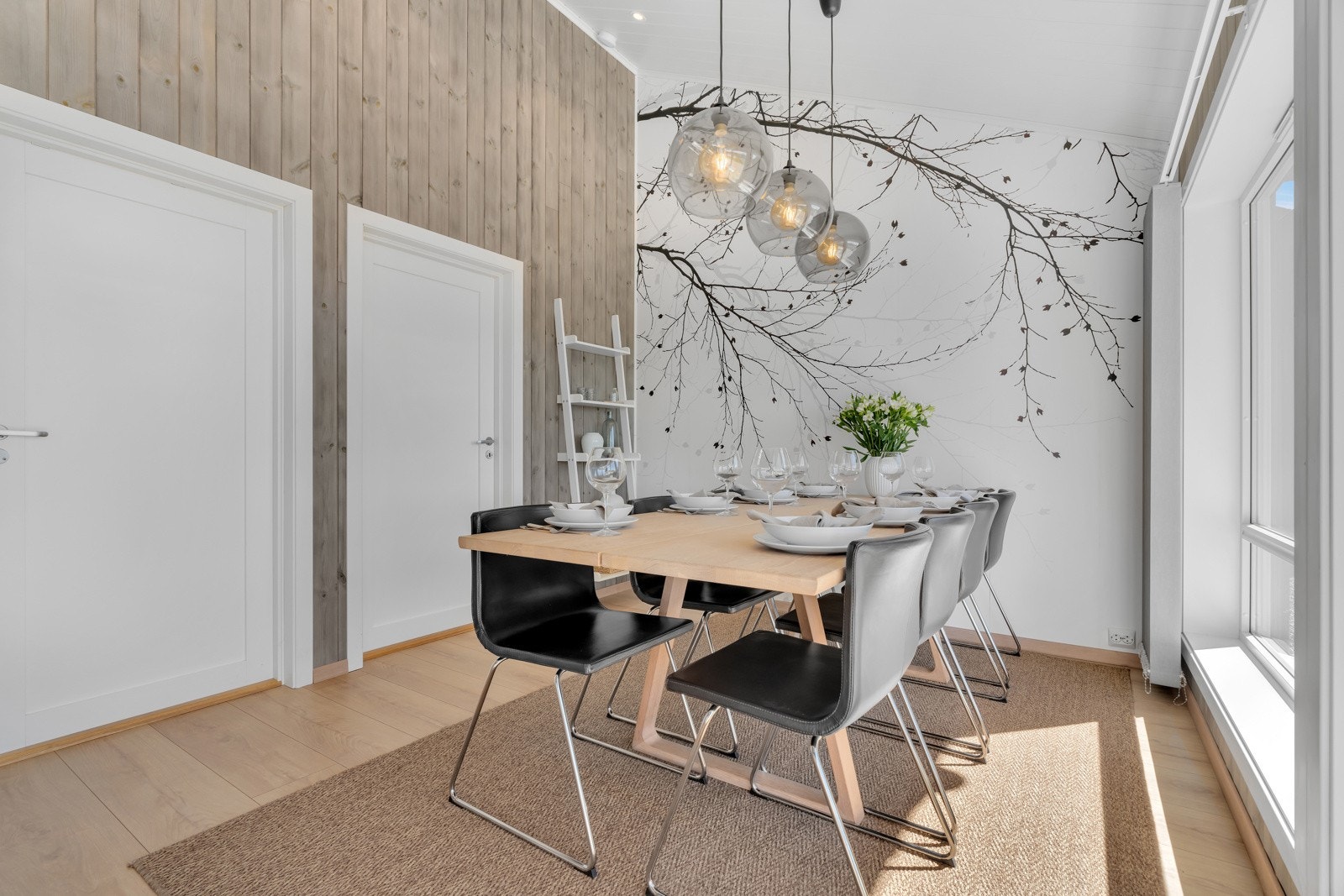 Fra spisestuedelen er det adkomst til to soverom. Galleribilde