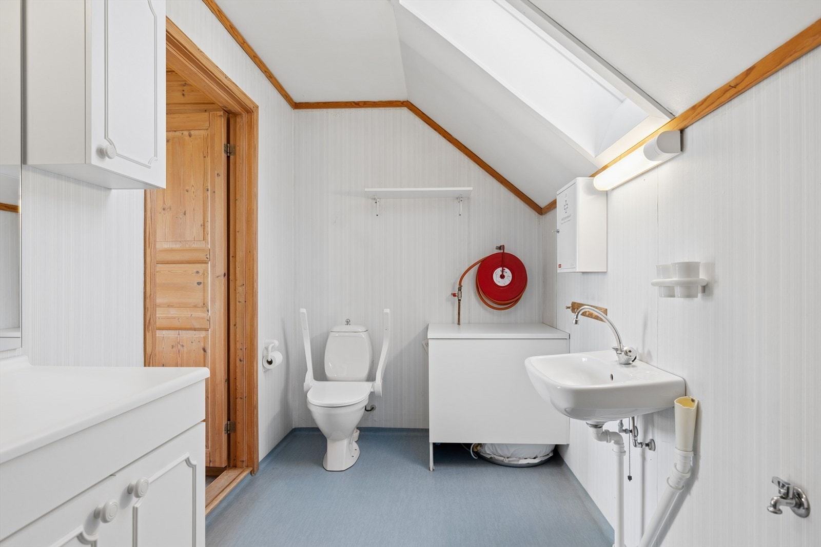 Badet er fra byggeår og har et omfattende oppgraderingsbehov. Galleribilde