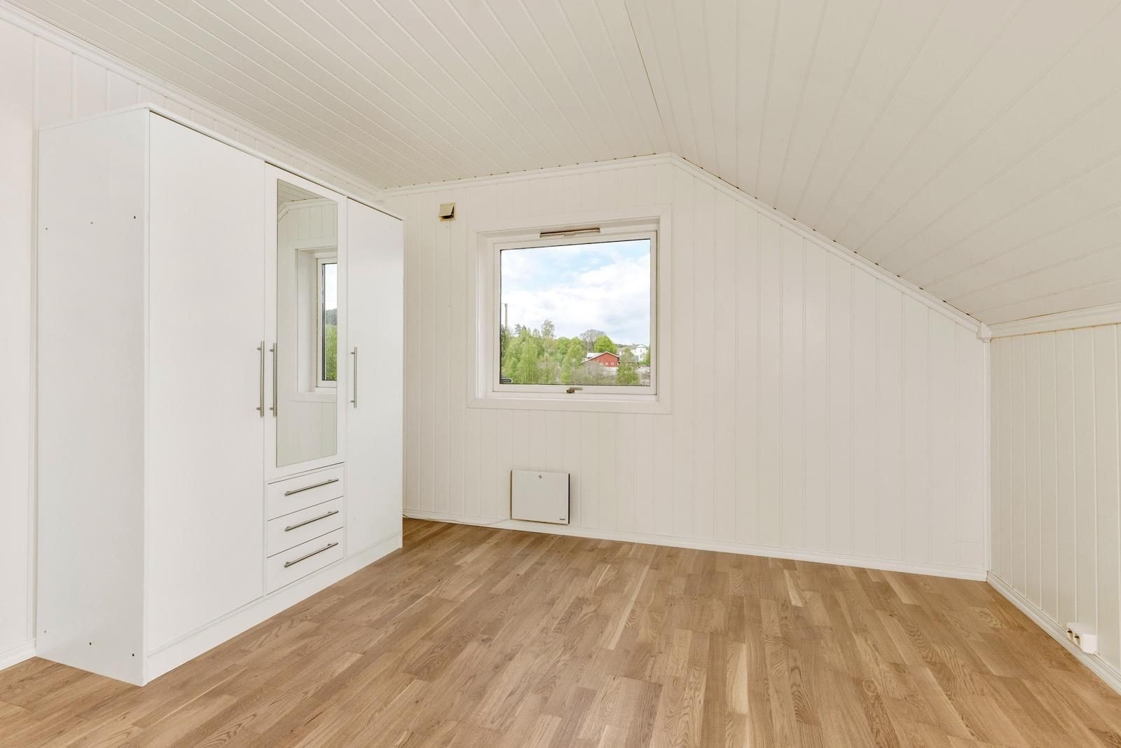 Soverom 2 med garderobe som medfølger Galleribilde