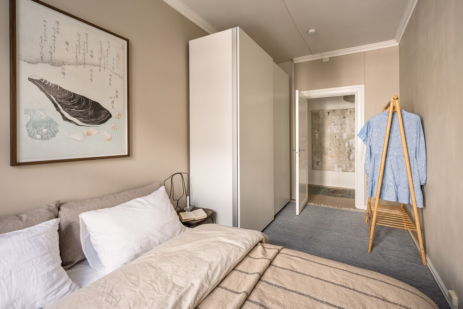 Praktisk skyvedørsgarderobe gir gode oppbevaringsmuligheter, Galleribilde