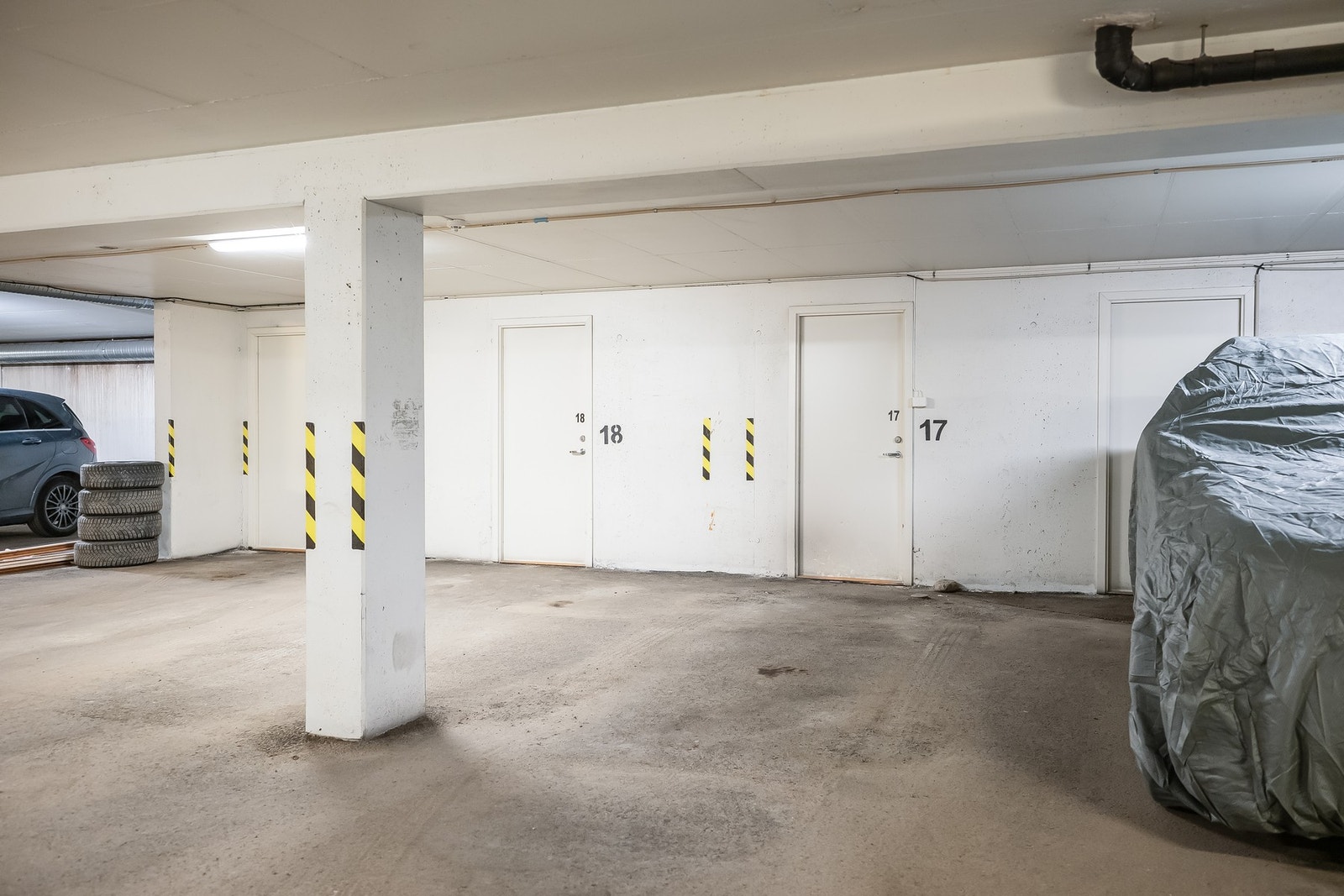 Den andre p-plassen har en praktisk sportsbod i bakkant på 4 kvm. Galleribilde