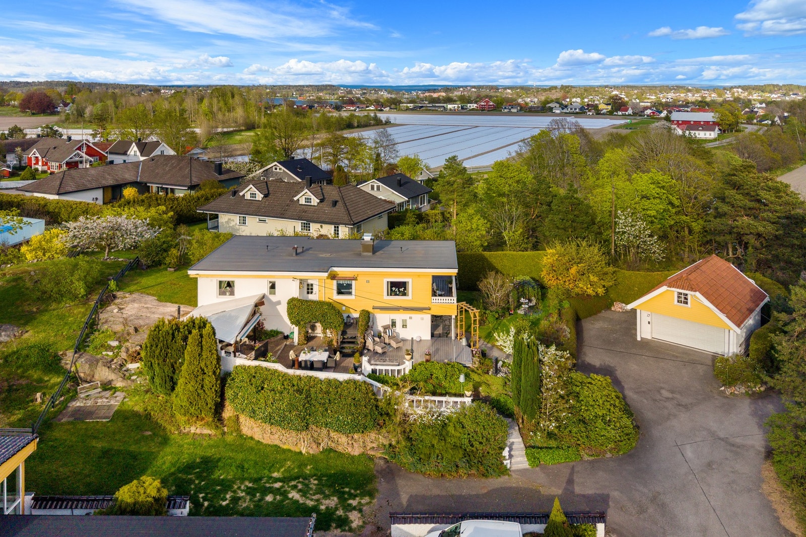 Høytliggende eiendom med fantastisk sol og nydelig utsyn 360 grader Galleribilde
