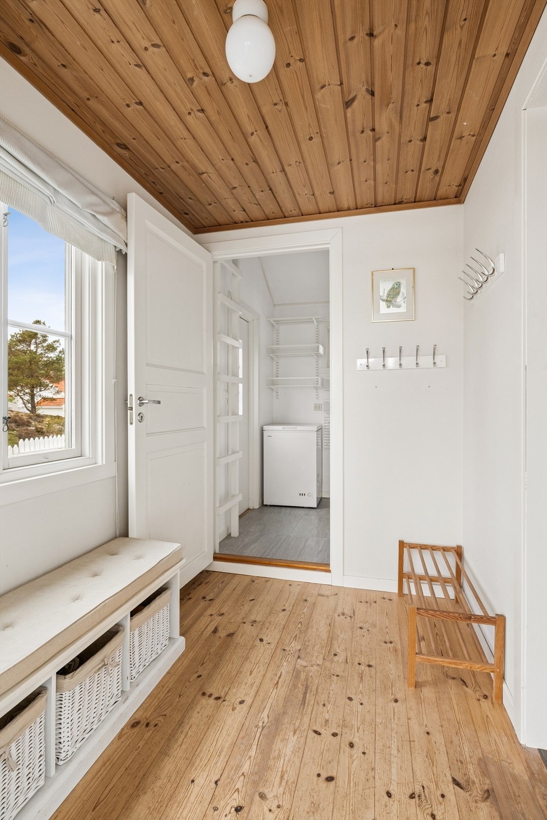 I hyttens inngangsparti har man adkomst til vaskerom (ikke godkjent). Galleribilde