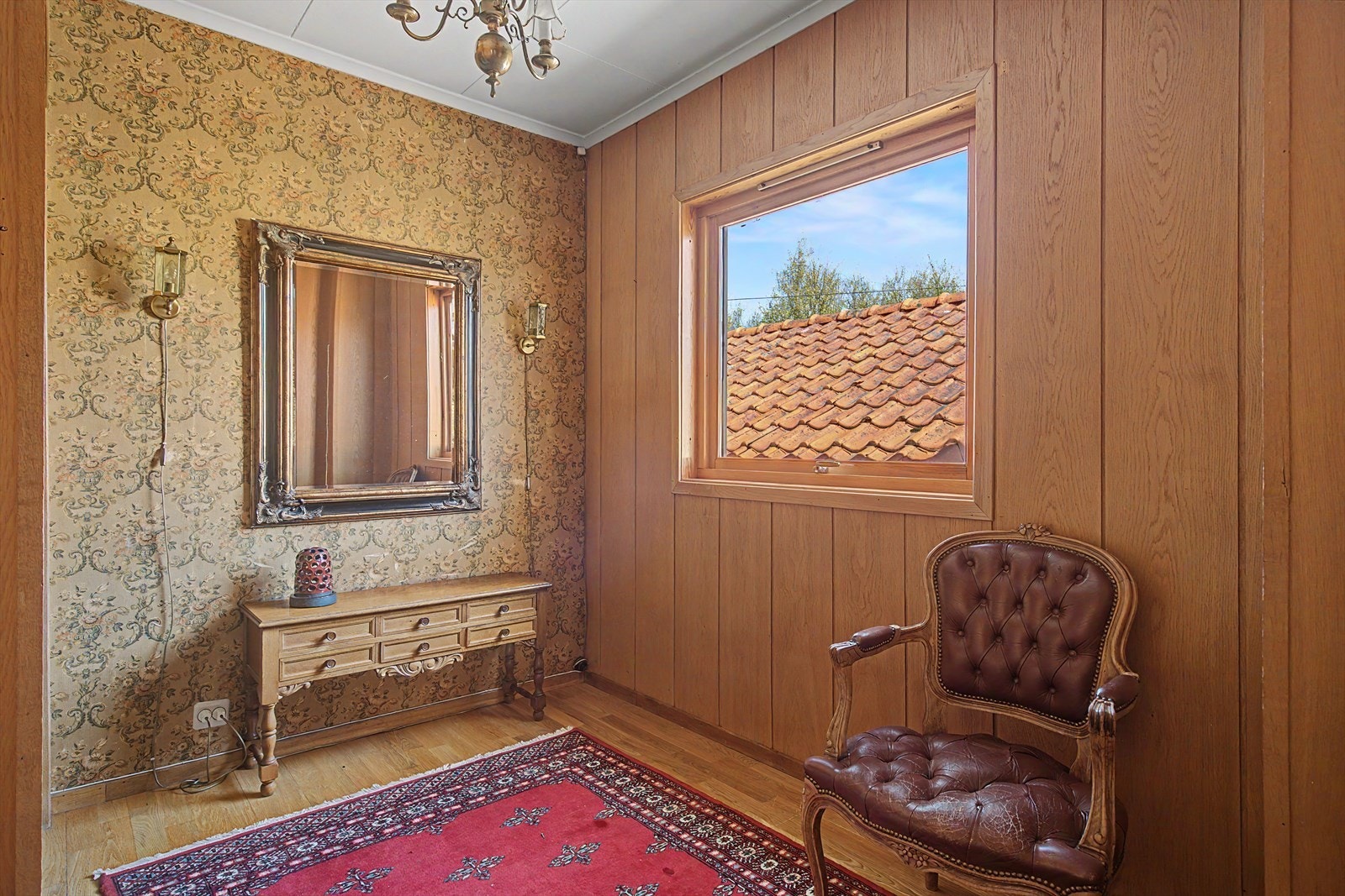 Hall med gode muligheter for stor garderobe til oppbevaring av yttertøy Galleribilde