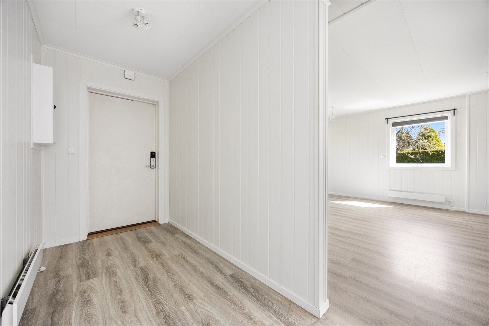 Egen inngang til utleiedelen i underetasjen. Galleribilde