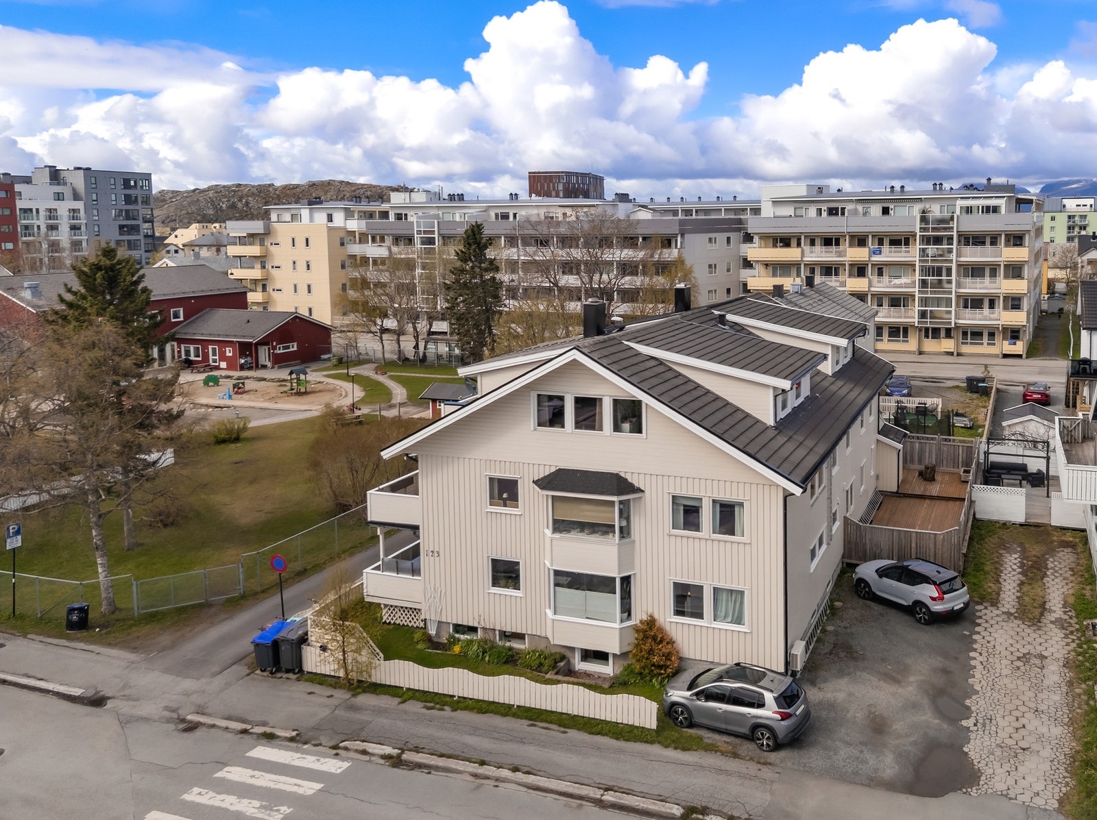 Med dagligvarebutikker som Kiwi og Coop Prix kun fire minutters gange unna, er hverdagslogistikken enkel. Galleribilde