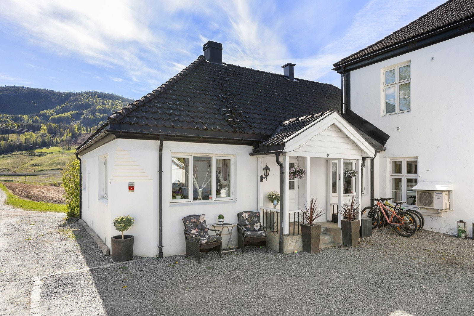 Inngangspartiet, parkering Galleribilde