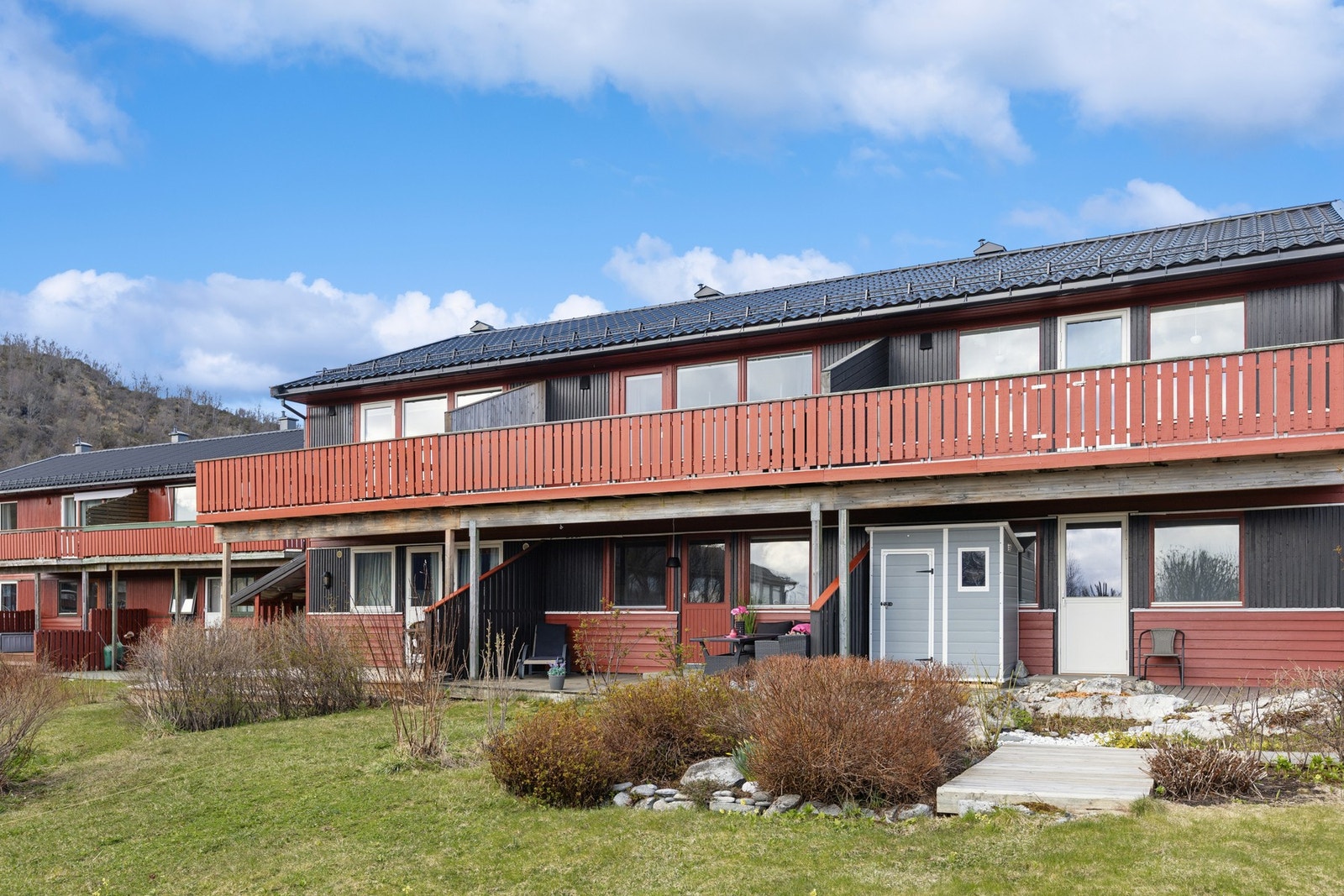 Boligen er en del av et etablert og barnevennlig boligområde. Galleribilde