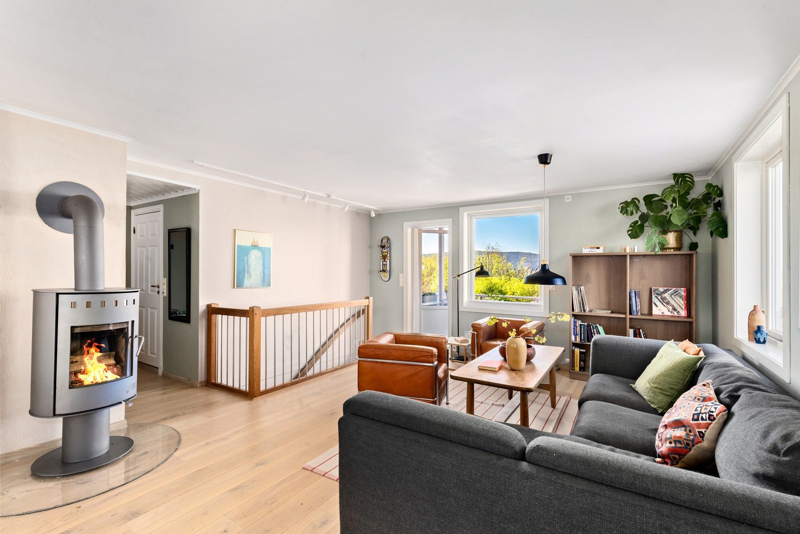 Her får du lysinnslipp fra tre sider, noe som gir rikelig med naturlig dagslys inn i rommet. Galleribilde