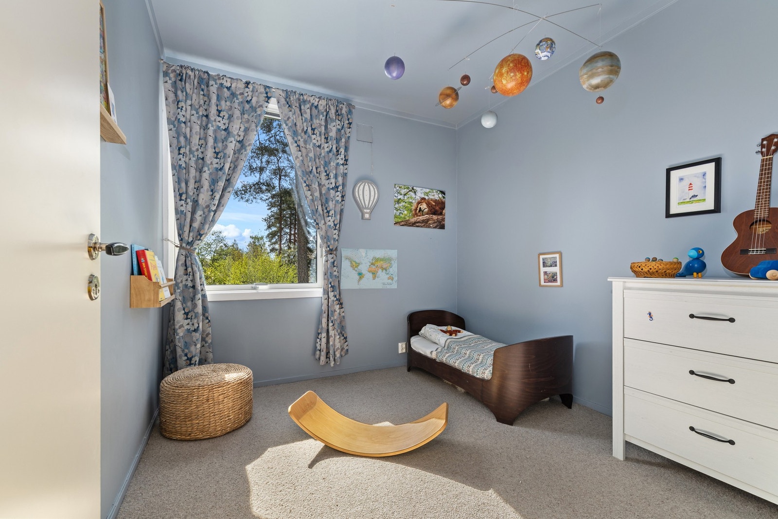 Soverom 2 er lyst og trivelig med fleksible bruksmuligheter tilpasset ulike behov. Galleribilde