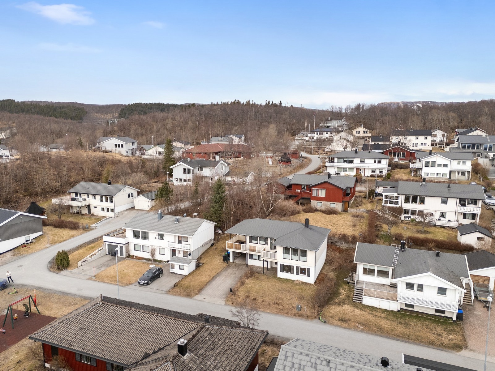 Eiendommen ligger sentralt i et populært boligfelt. Galleribilde