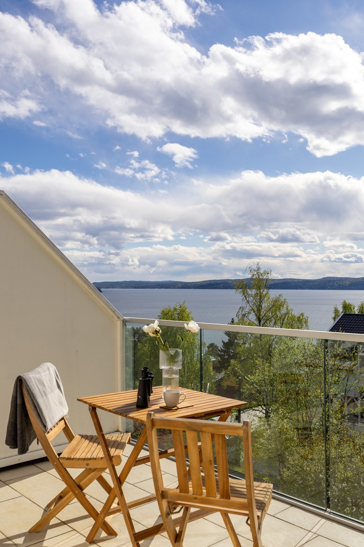 Terrasen vil fungere som en forlengelse av stuen på vår- og sommerhalvåret. Galleribilde