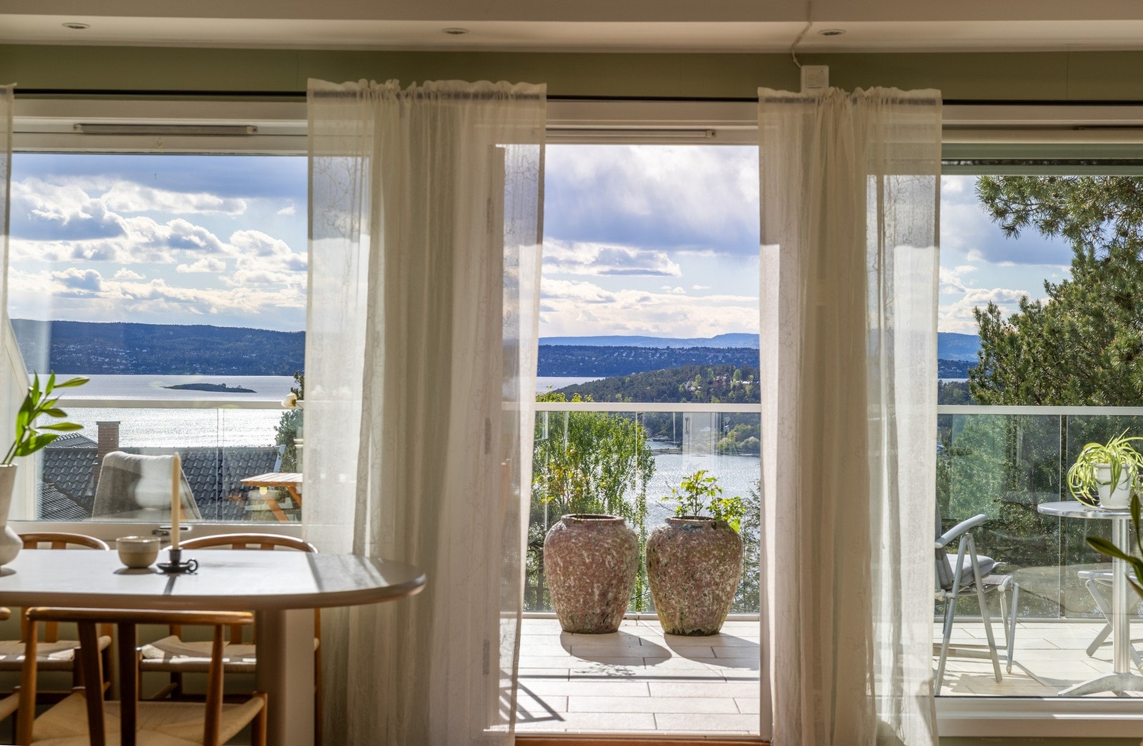 Videre adkomst til terrasse. Galleribilde