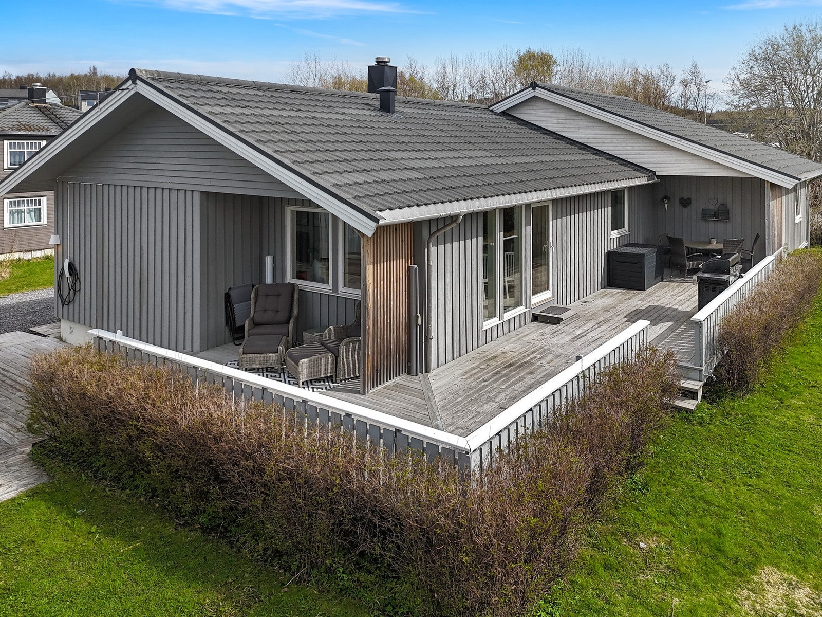 Attraktiv, familievennlig beliggenhet i et godt etablert nabolag sentralt på Tverlandet. Galleribilde