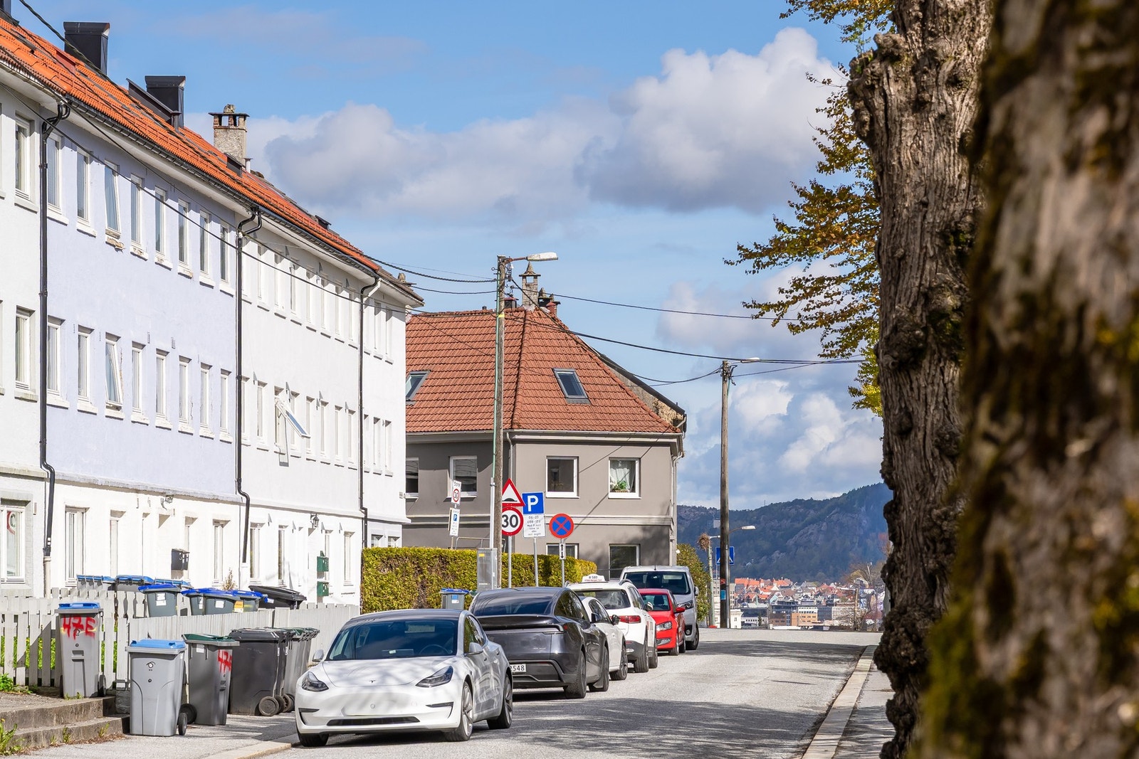 Det er kun 200 meter til busstopp og kort vei til Danmarksplass og bybane. Galleribilde