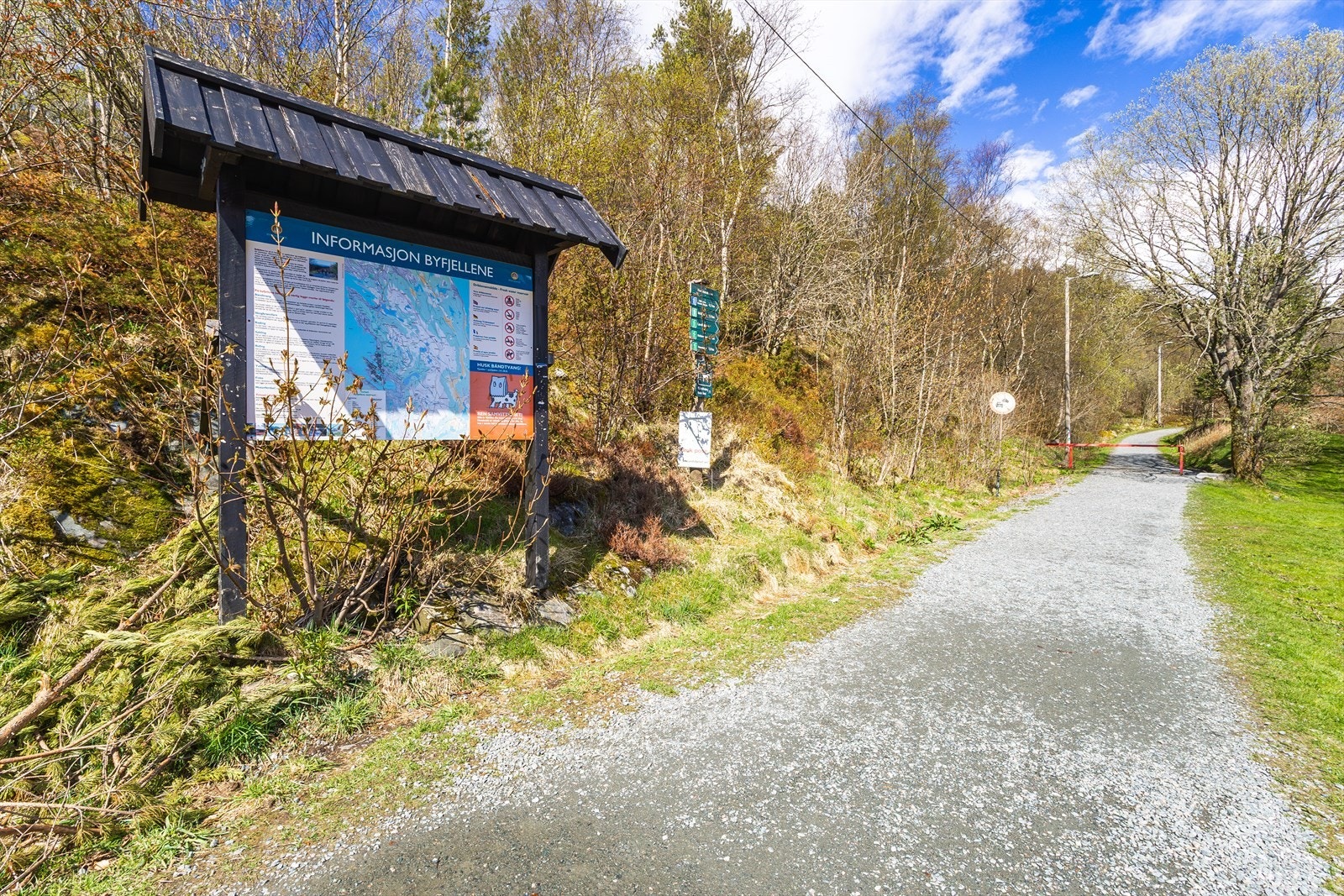 Like utenfor ytterdøren finner du turstier opp Landåsfjellet, til bl.a. Ulriken og Nubbevannet. Galleribilde