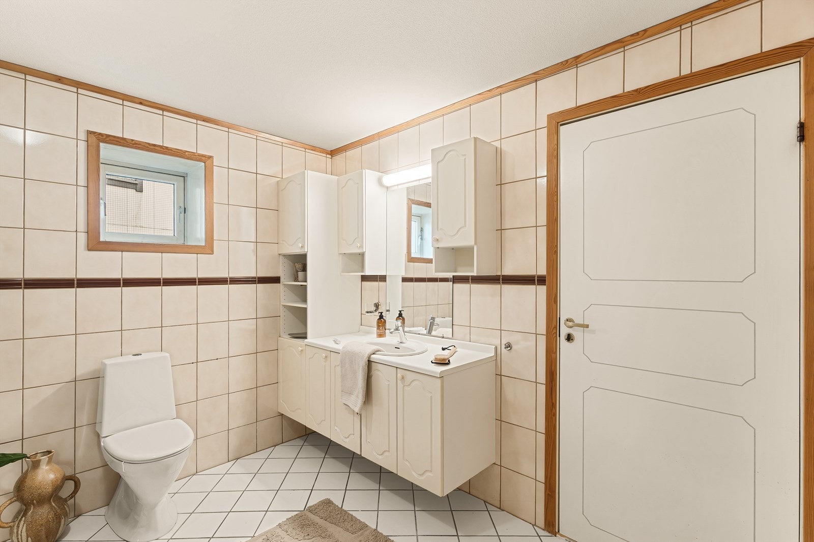 Badet er helfliset fra byggeår 1991. Galleribilde