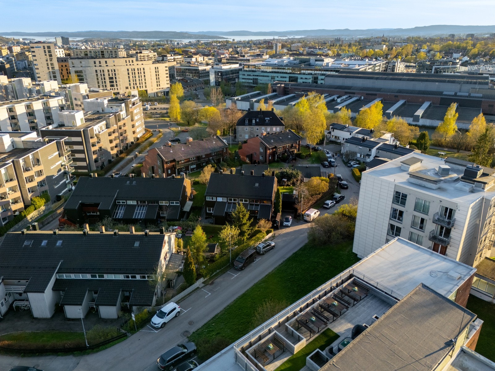 Leiligheten har tilgang til felles takterrasse med fantastisk utsikt over Oslo Galleribilde