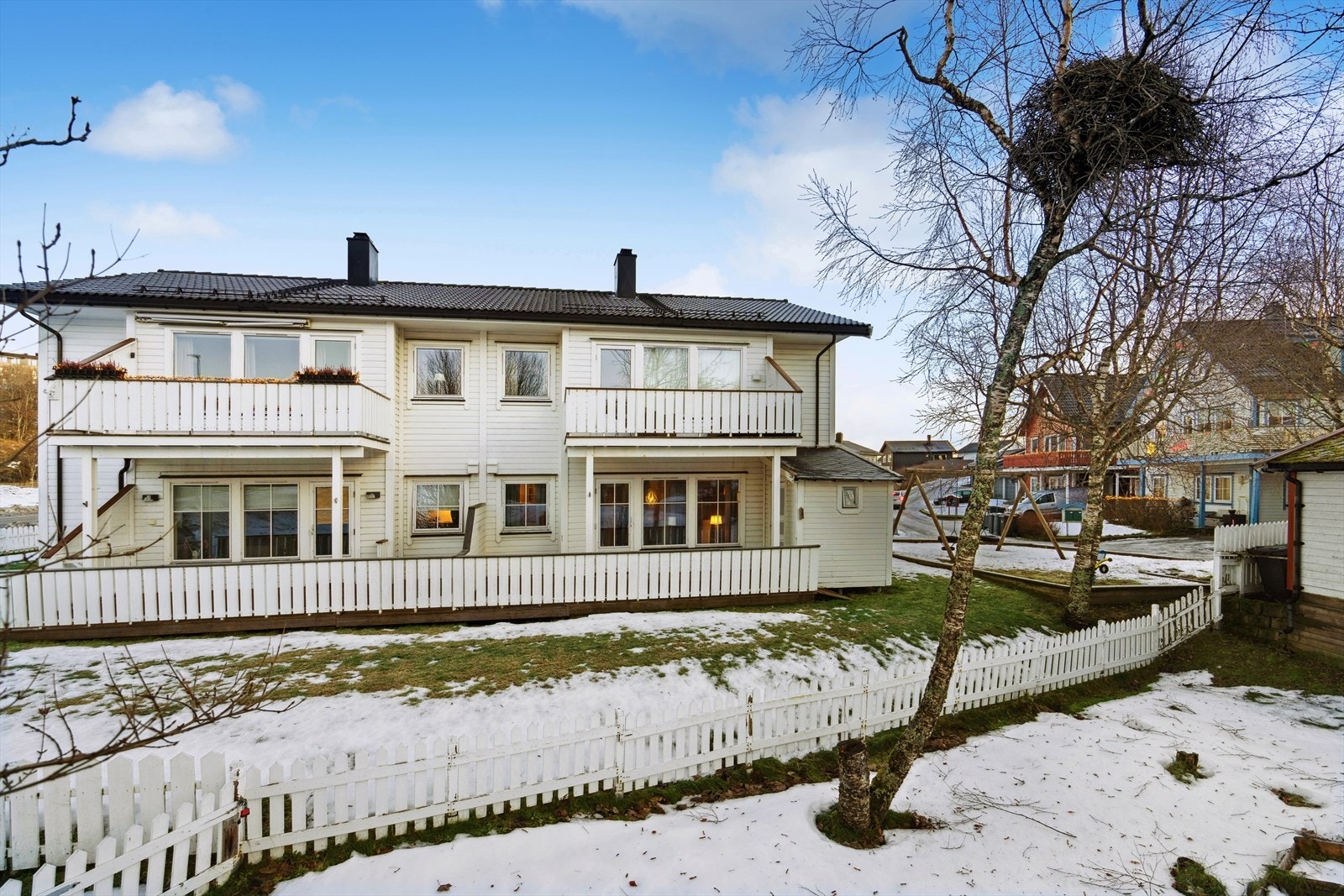 Bygget består av 4 leiligheter og har enkle driftsfunksjoner. Galleribilde
