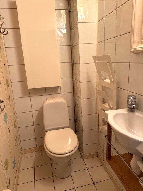 Separat toalett i under etasje. Galleribilde
