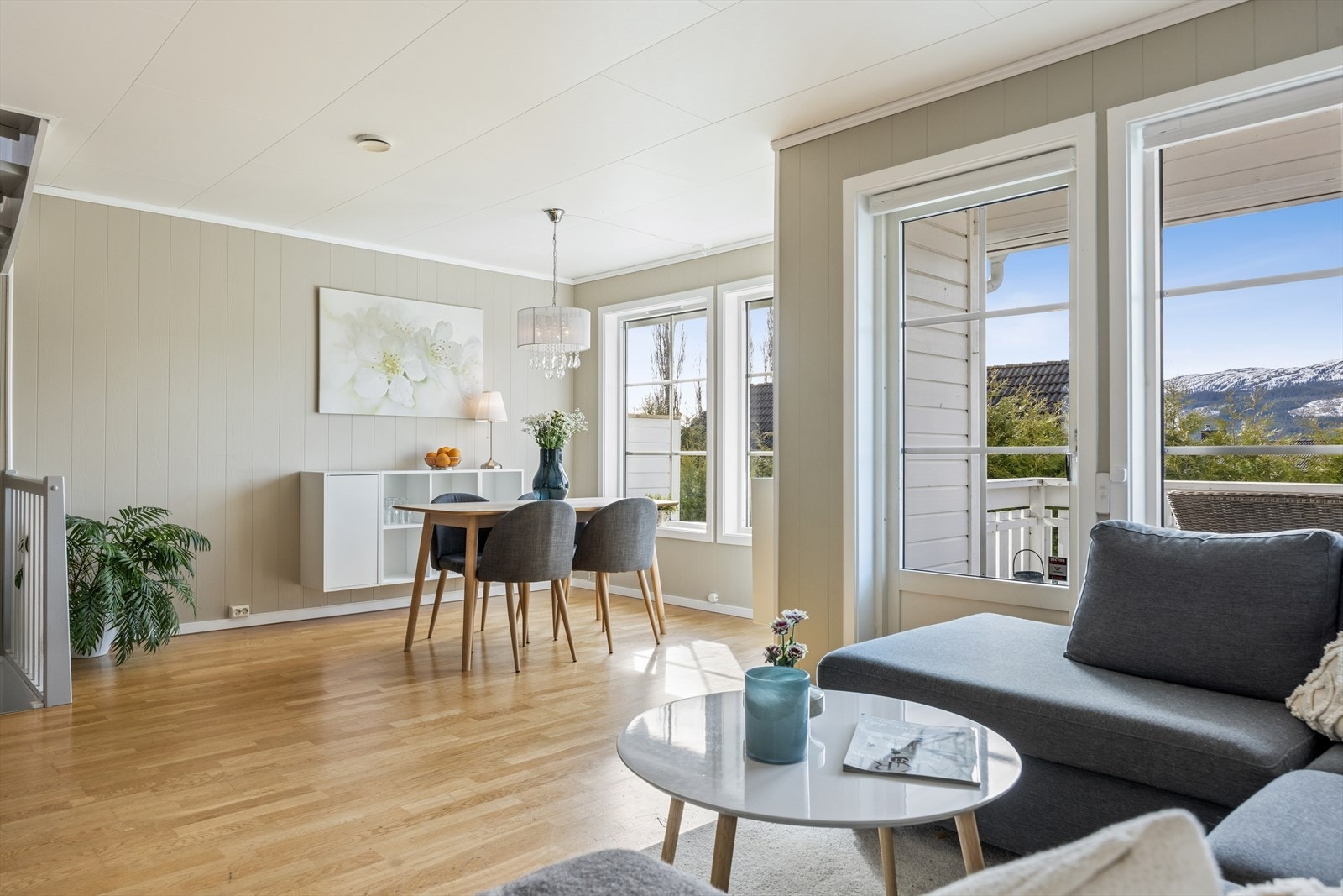 Fra stuen er det utgang til verandaen Galleribilde