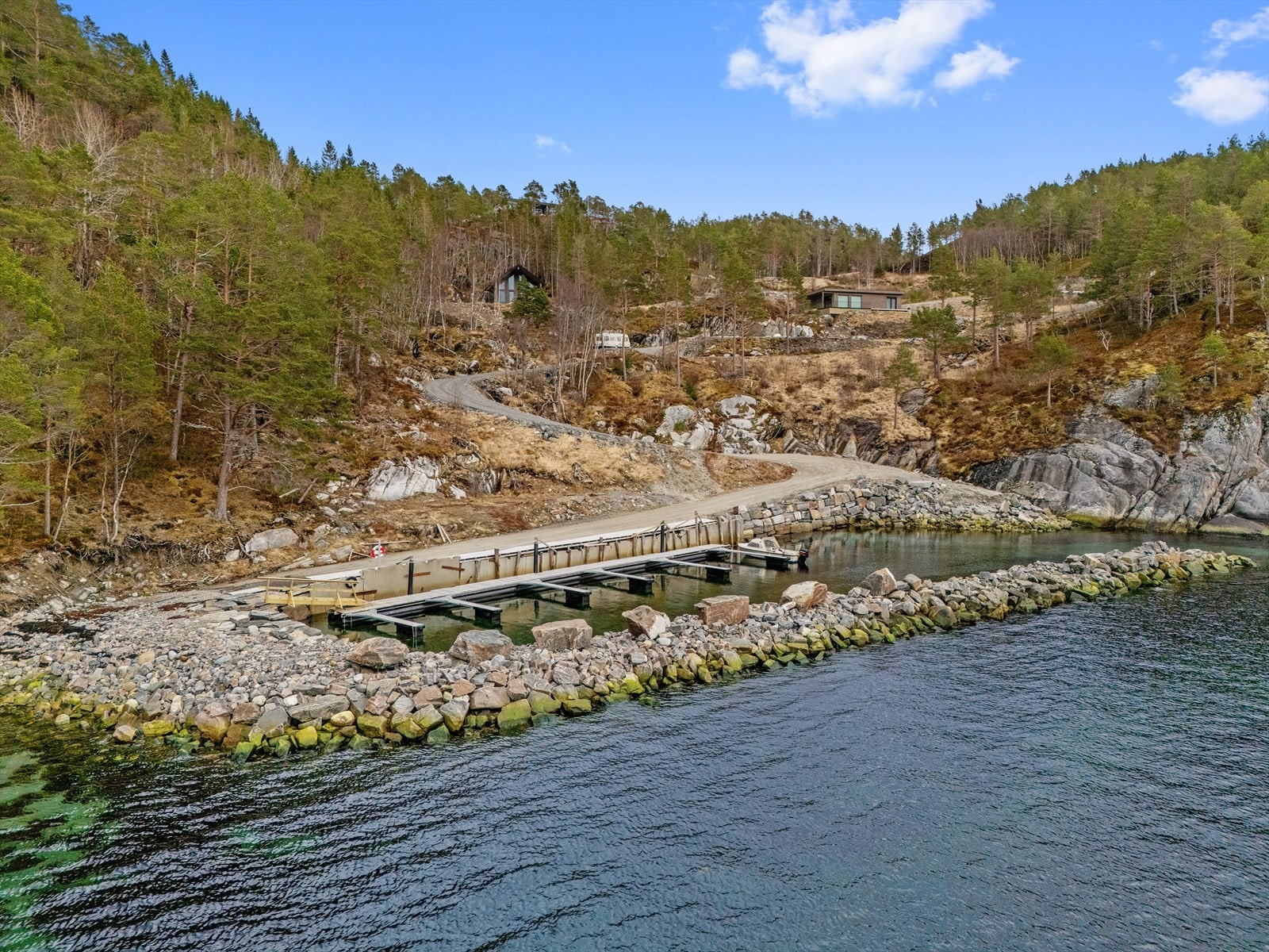 Halsafjorden ligger helt i fylkesgrensa mellom Trøndelag og Møre og Romsdal. Galleribilde