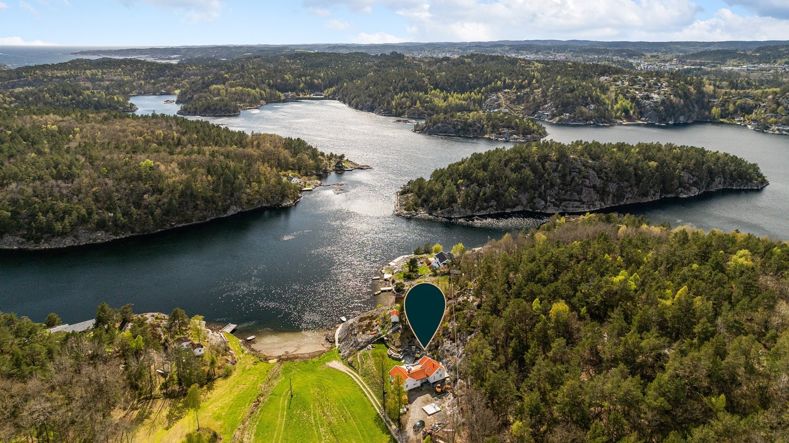 Even Guttormsen i Nordvik presenterer Arnevigveien 66- fritidsbolig med stor tomt på over 6 mål - flott utsikt - høy standard smarthus - betydelig påkostet!
Foto: Fokus foto Galleribilde