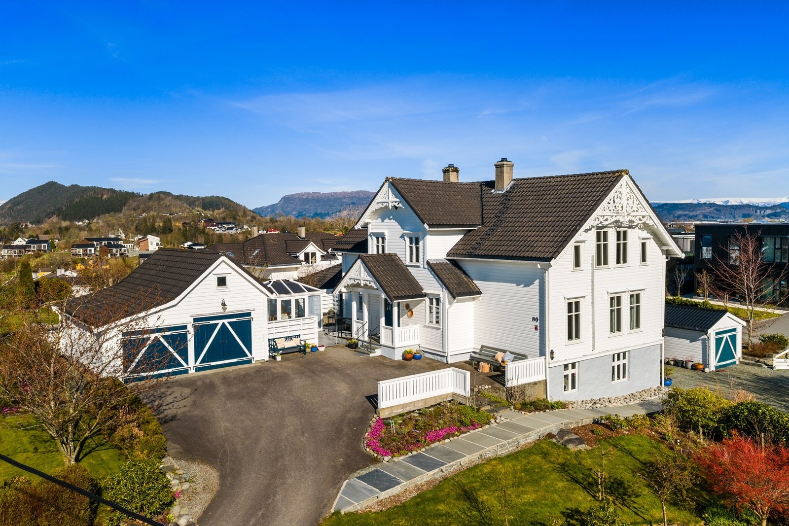 Eiendomsmegler Norge v/ Arild Lothe har den store glede av å presentere Kuvenbakken 80! Galleribilde