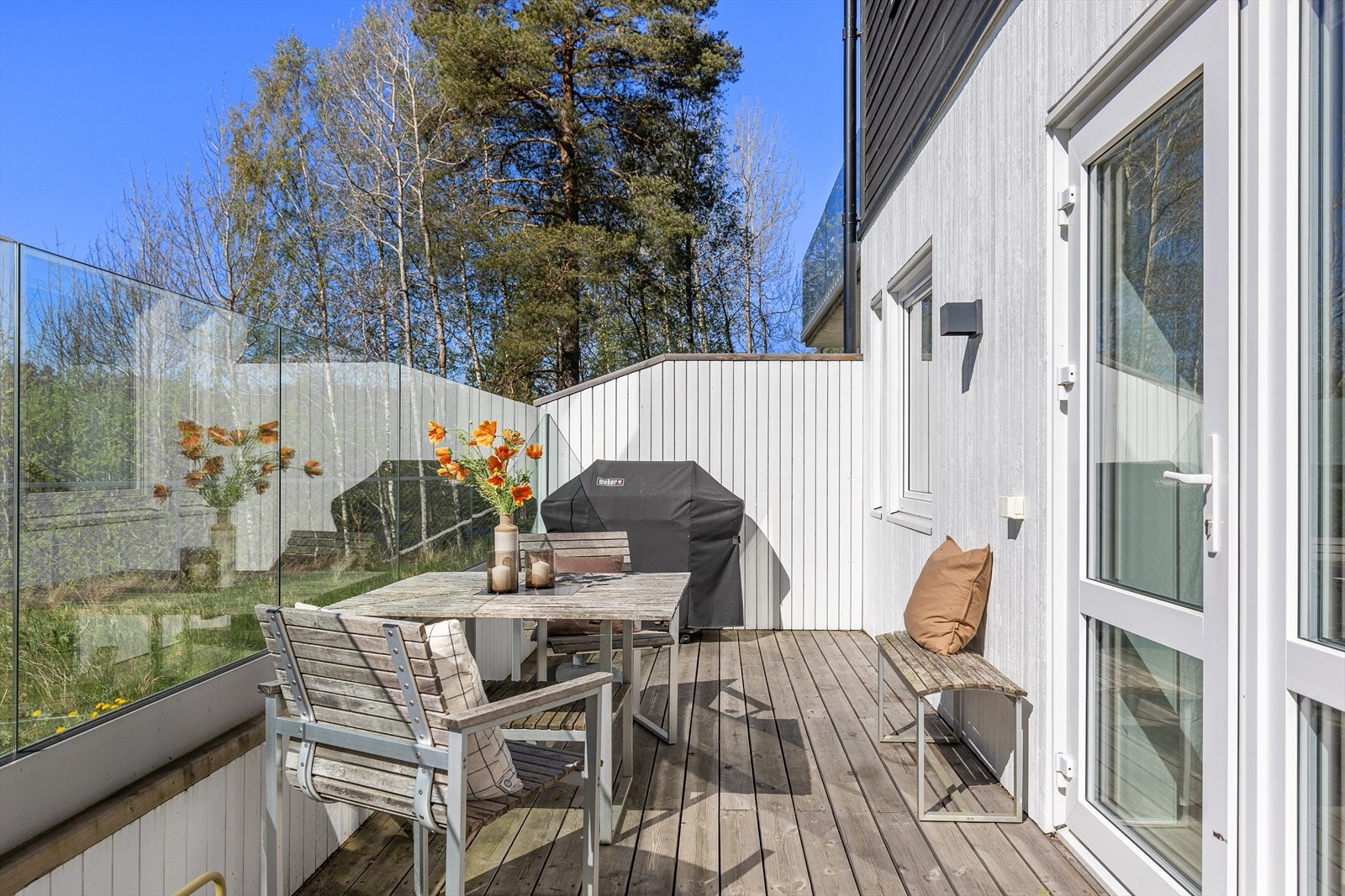 Terrassen vender mot syd og har flotte solforhold. Galleribilde