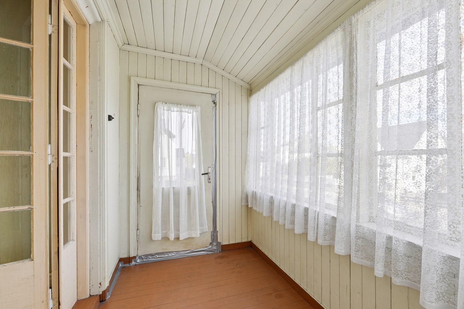 Lun og overbygget vinterhage. Galleribilde
