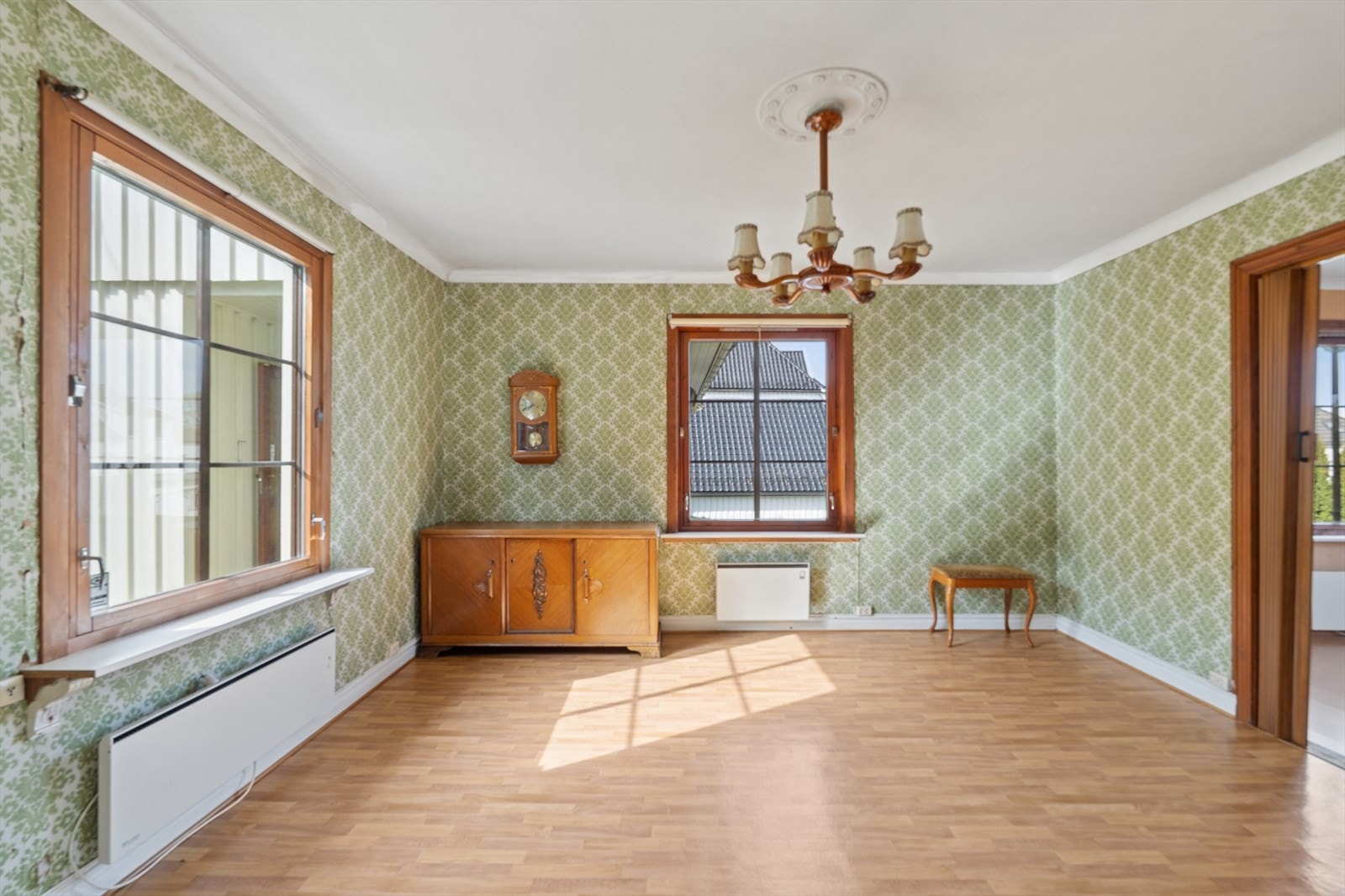 Spisestuen har god plass til langbord og ligger i tilknytning til kjøkkenet. Galleribilde