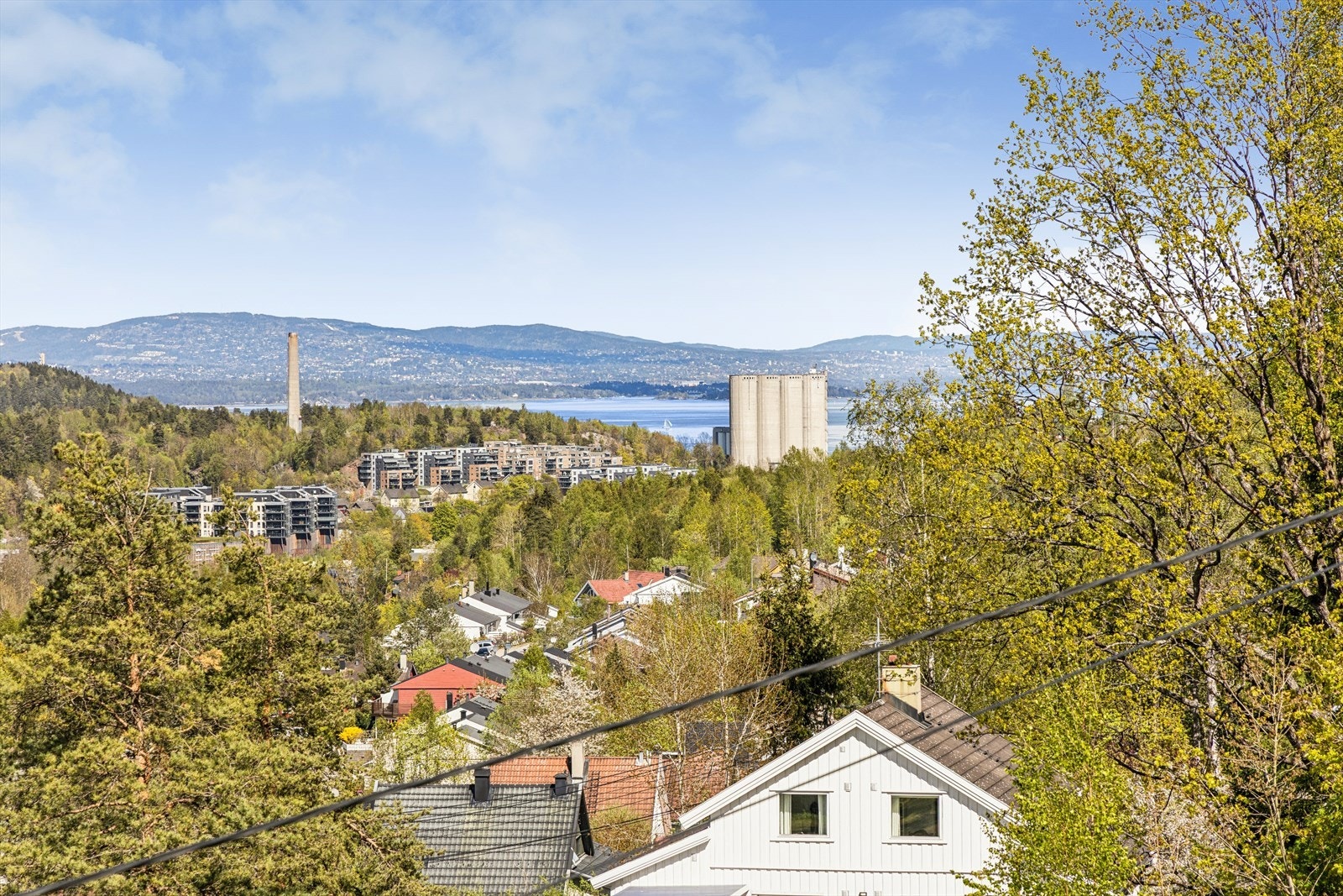 Fra eiendommen er det utsikt over nærområdet og mot Oslofjorden. Galleribilde