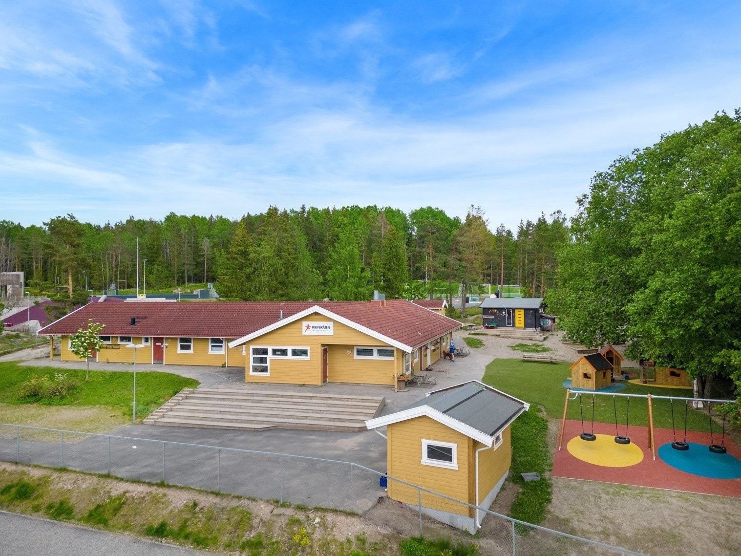 Det er flere barnehager i området, blant annet Torvbråten Kanvas-barnehage Galleribilde