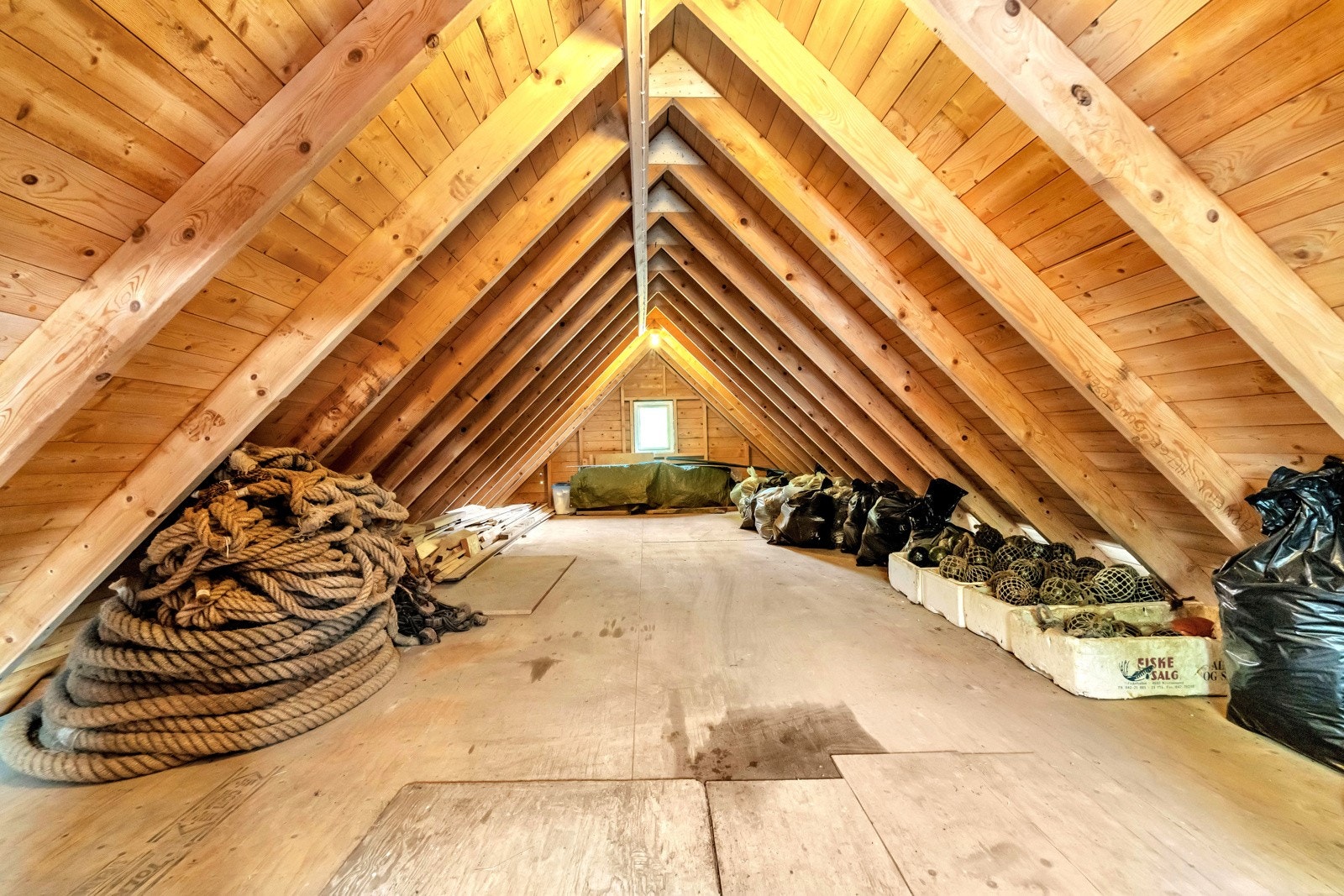 Stort loft på båthus. Galleribilde