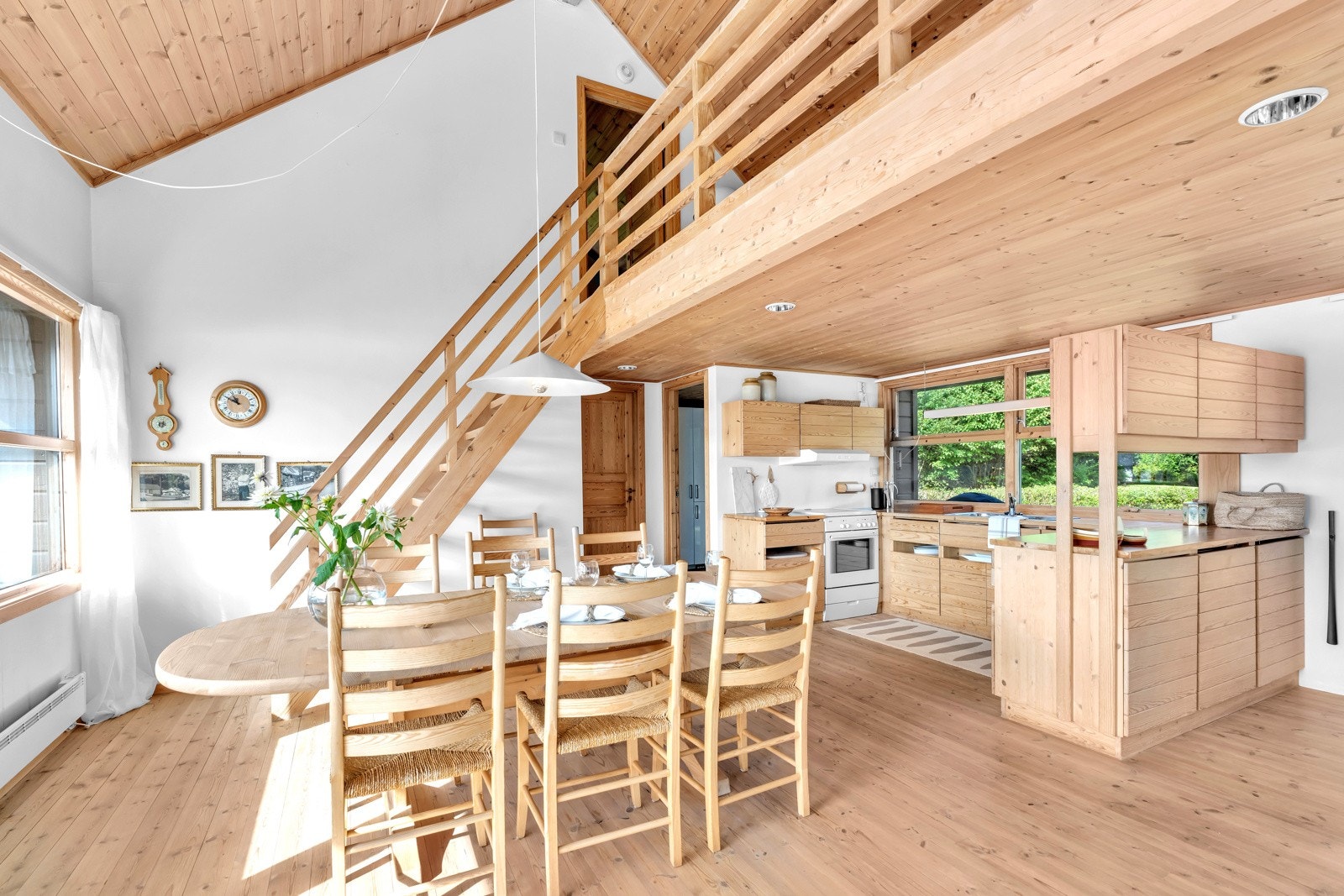 Fast trapp til innredet loft. Galleribilde