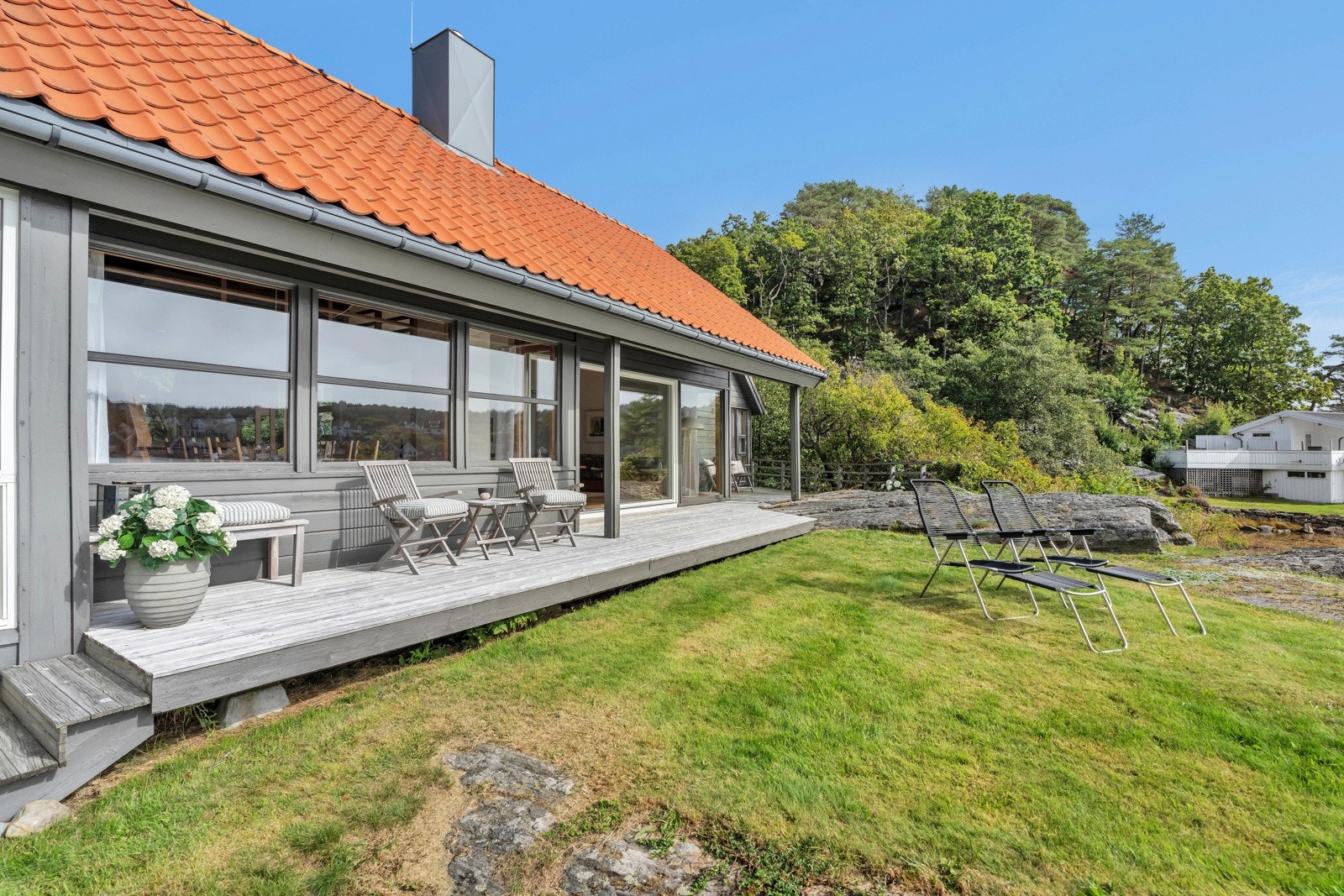 Platting med utgang fra stue. Galleribilde