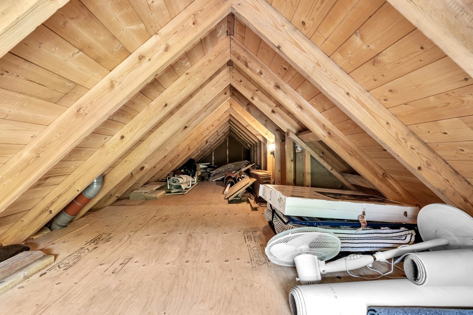 Stort loft på båthus. Galleribilde