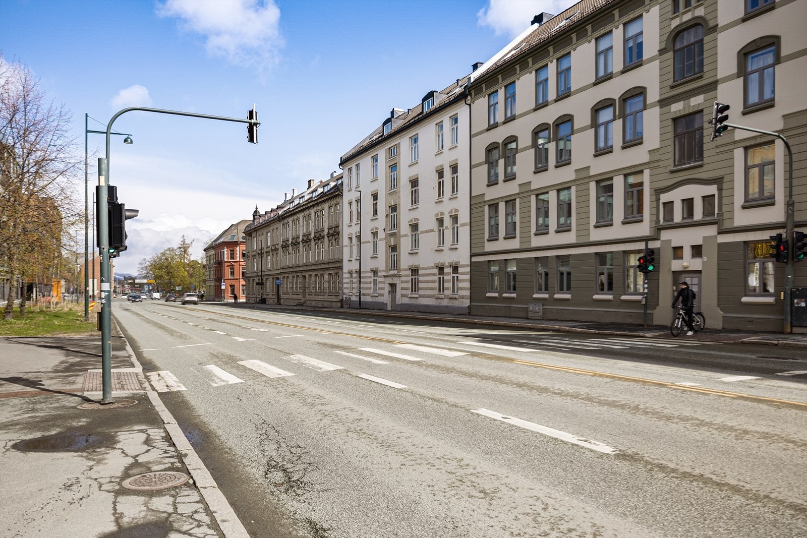 Her bor du meget sentralt med kort vei til blant annet sentrum, Bakklandet, NTNU-Gløshaugen, St.Olavs og Nidelven. Galleribilde