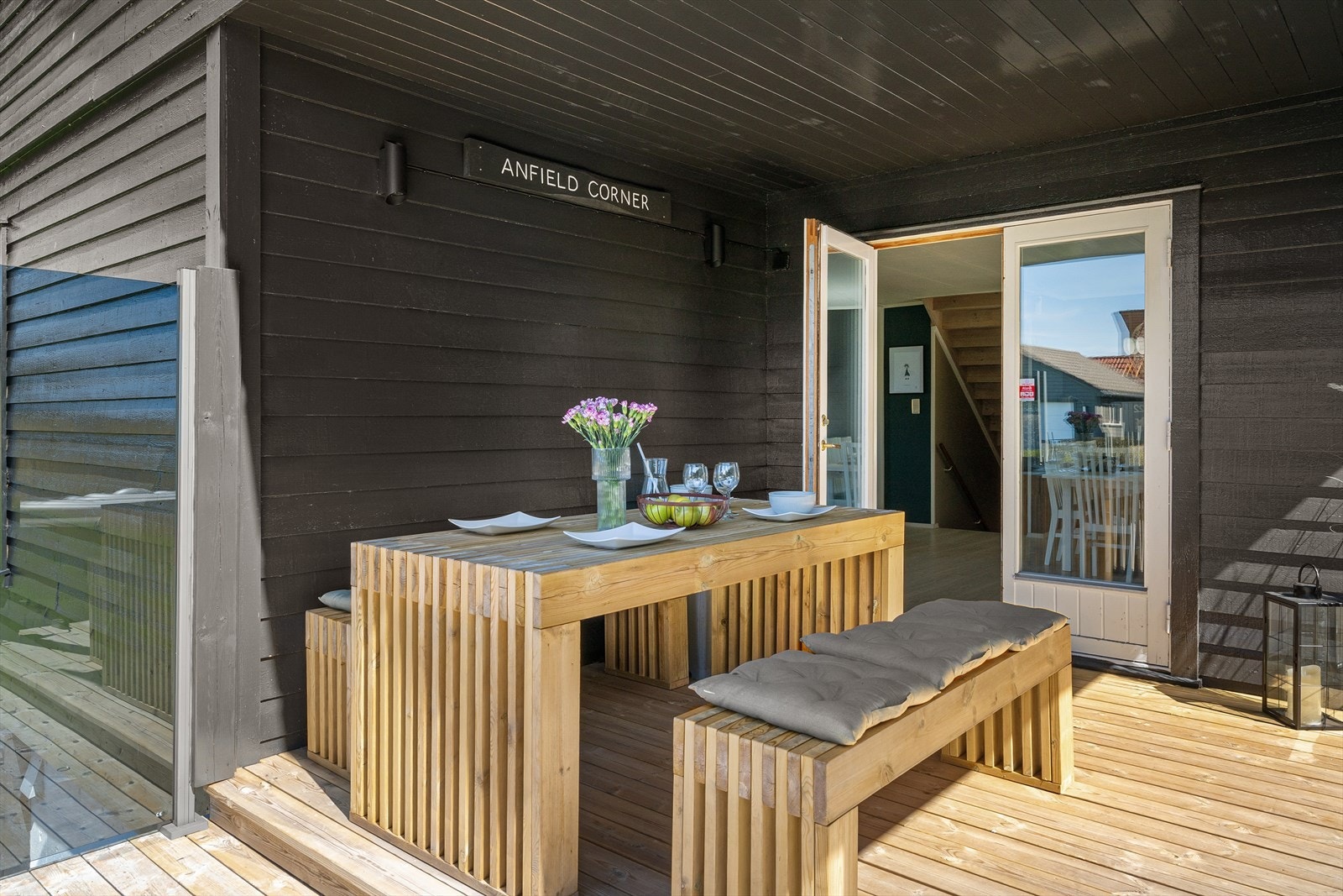 Det er god plass til sittegruppe, grill og beplantning. Galleribilde